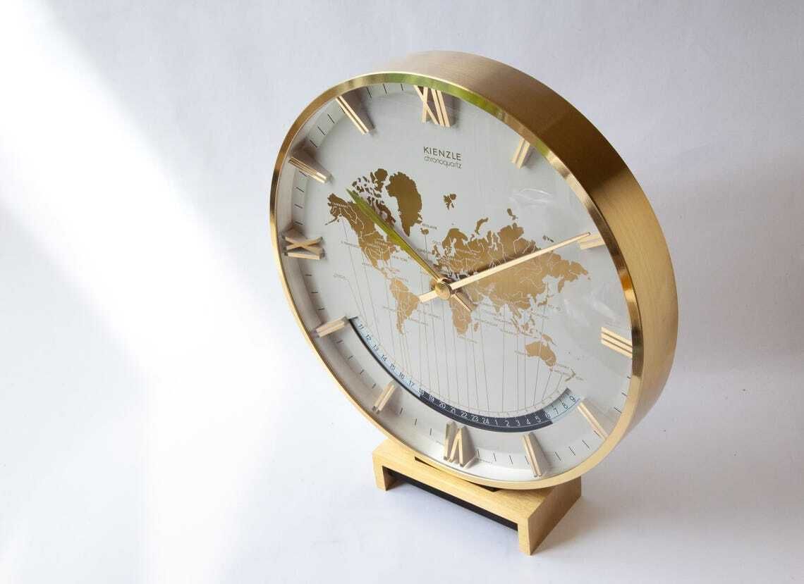 XL Kienzle World Time Clock Duitsland Bureau Tafel Mid-Century Bauhaus Art Deco Stijl Modern MCM Heinrich Möller Kantoor photo Woonaccessoires