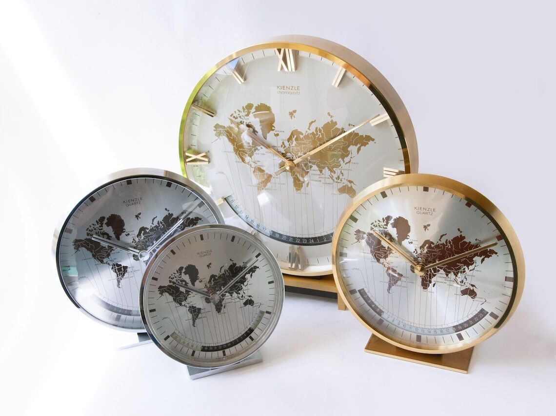 photo vinterior XL Kienzle World Time Clock Duitsland Bureau Tafel Mid-Century Bauhaus Art Deco Stijl Modern MCM Heinrich Möller Kantoor