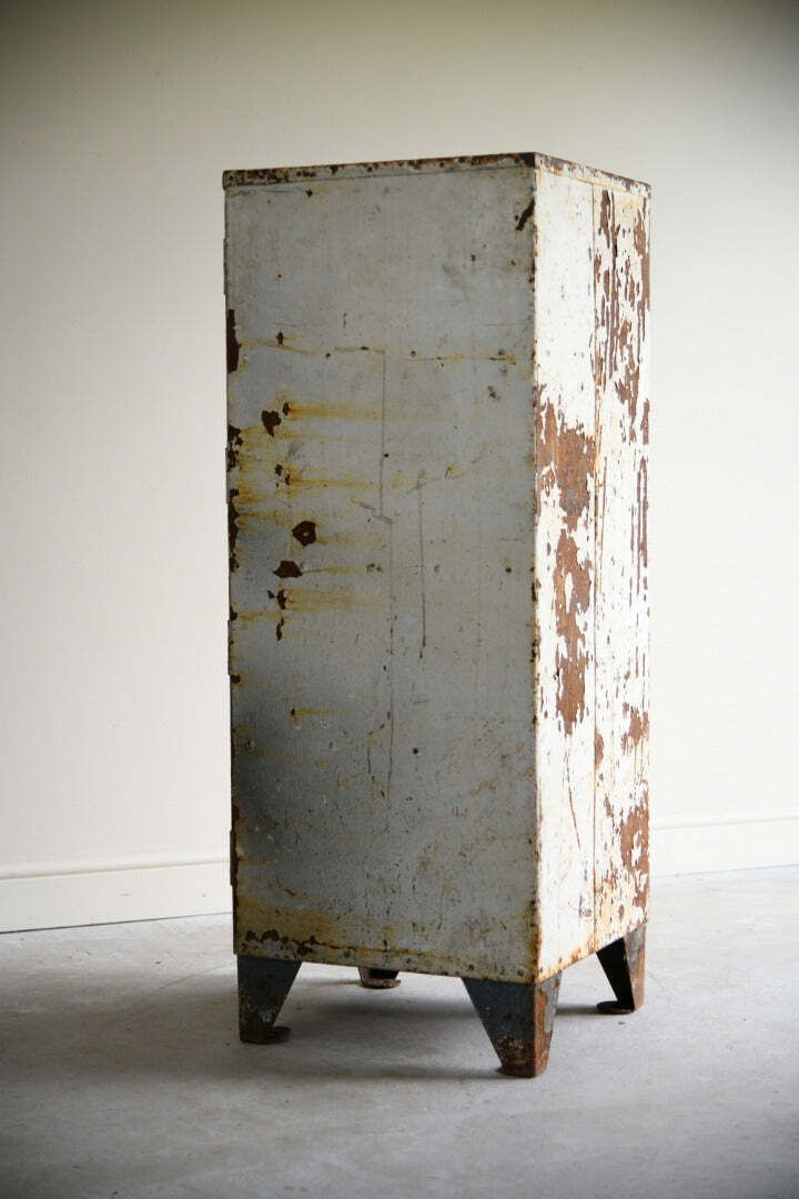 Original Mid 20th Century Industrial Double Locker photo vinterior