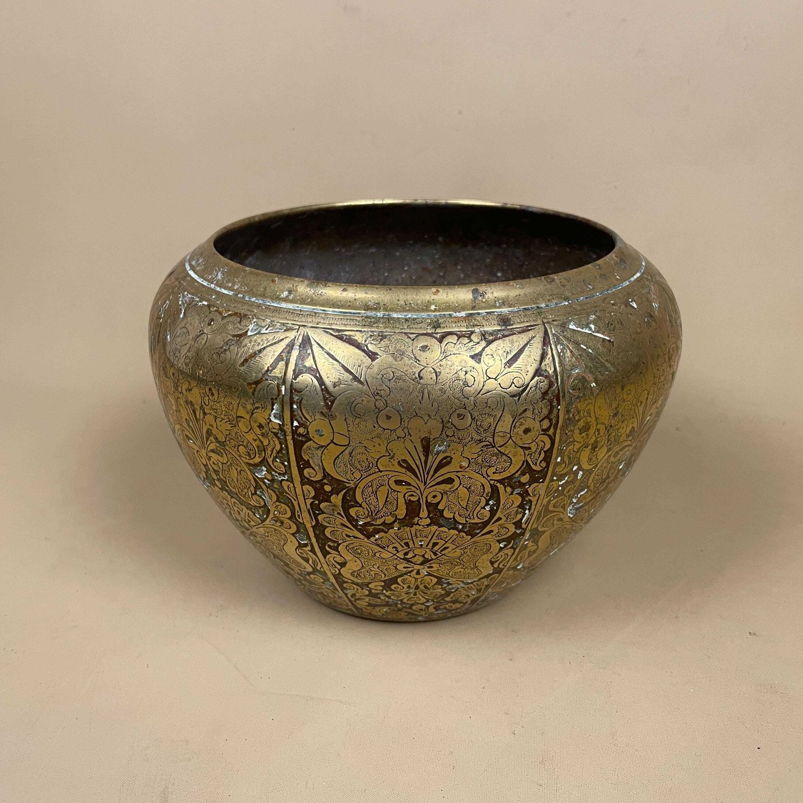 Antique Metal Gold Indian Patterned Brass Plant Pot Planter Jardiniere Asian Handmade Engraved Etched Intricate Vintage Urn Decorative Red photo vinterior