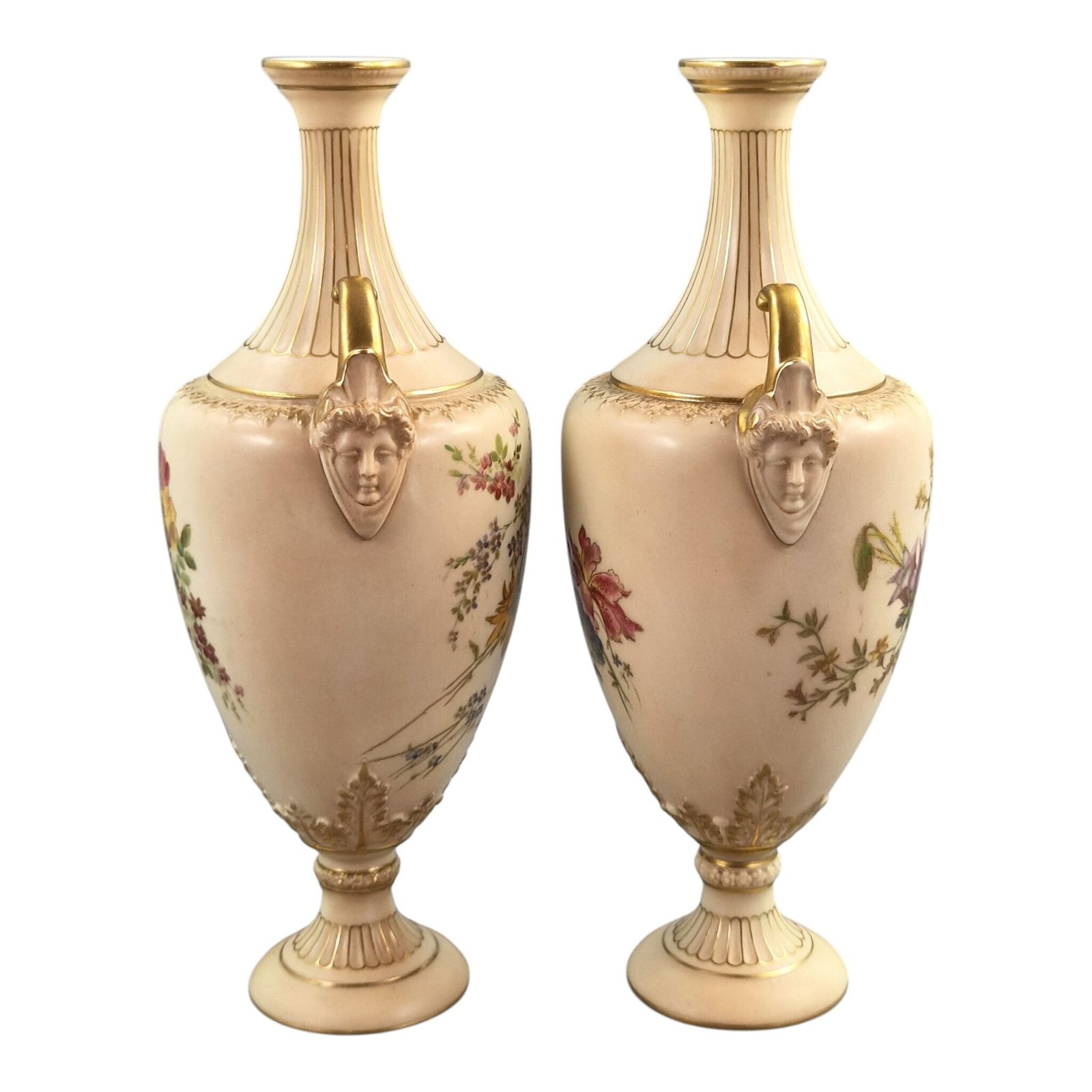 Paar Royal Worcester Blush Ivory Bloemvazen met Vergulde Maskerhengels, 1900 photo Woonaccessoires