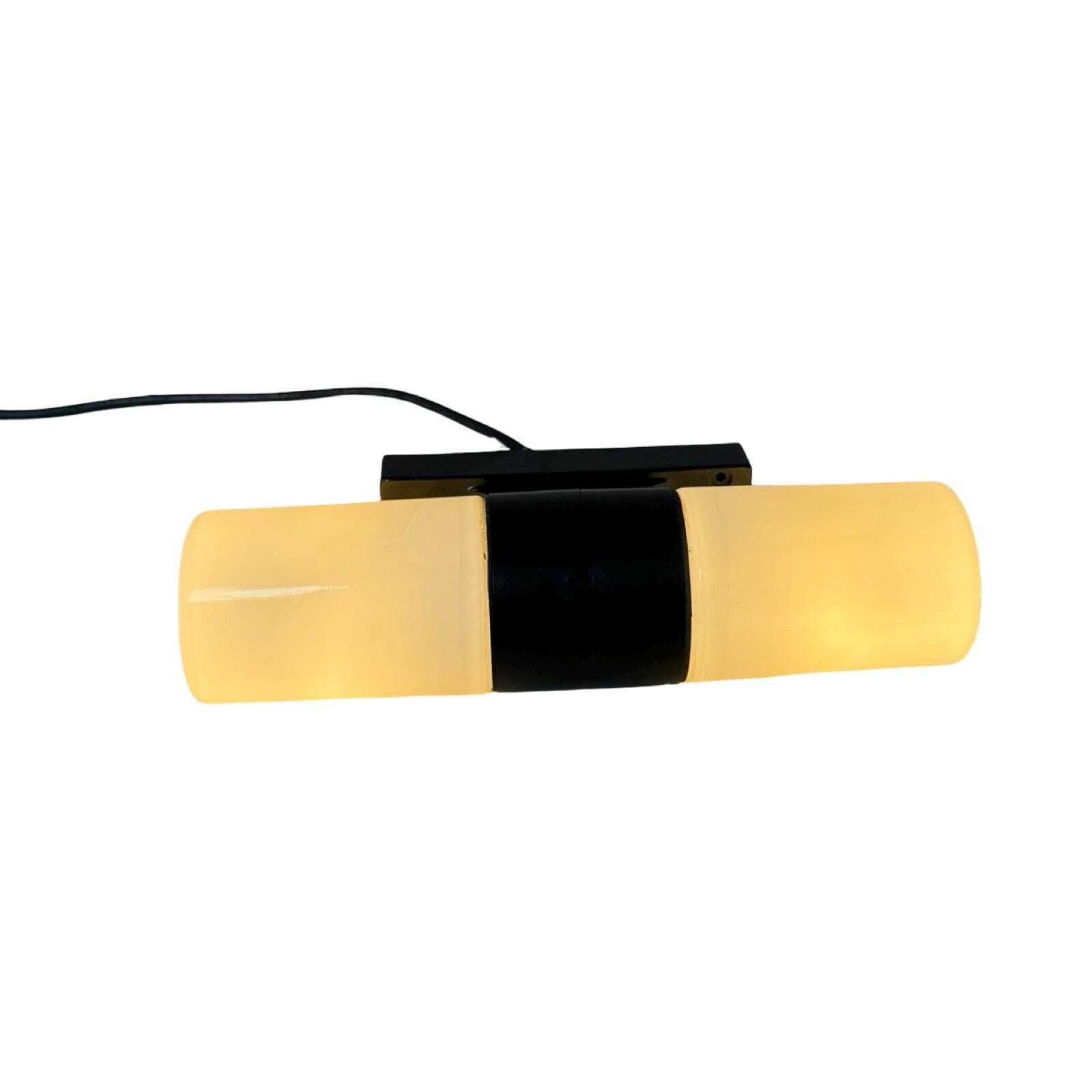 Wandlamp met één lichtpunt | Melkglas en bakeliet | Ca. jaren 1960, Tsjecho-Slowakije photo furniture