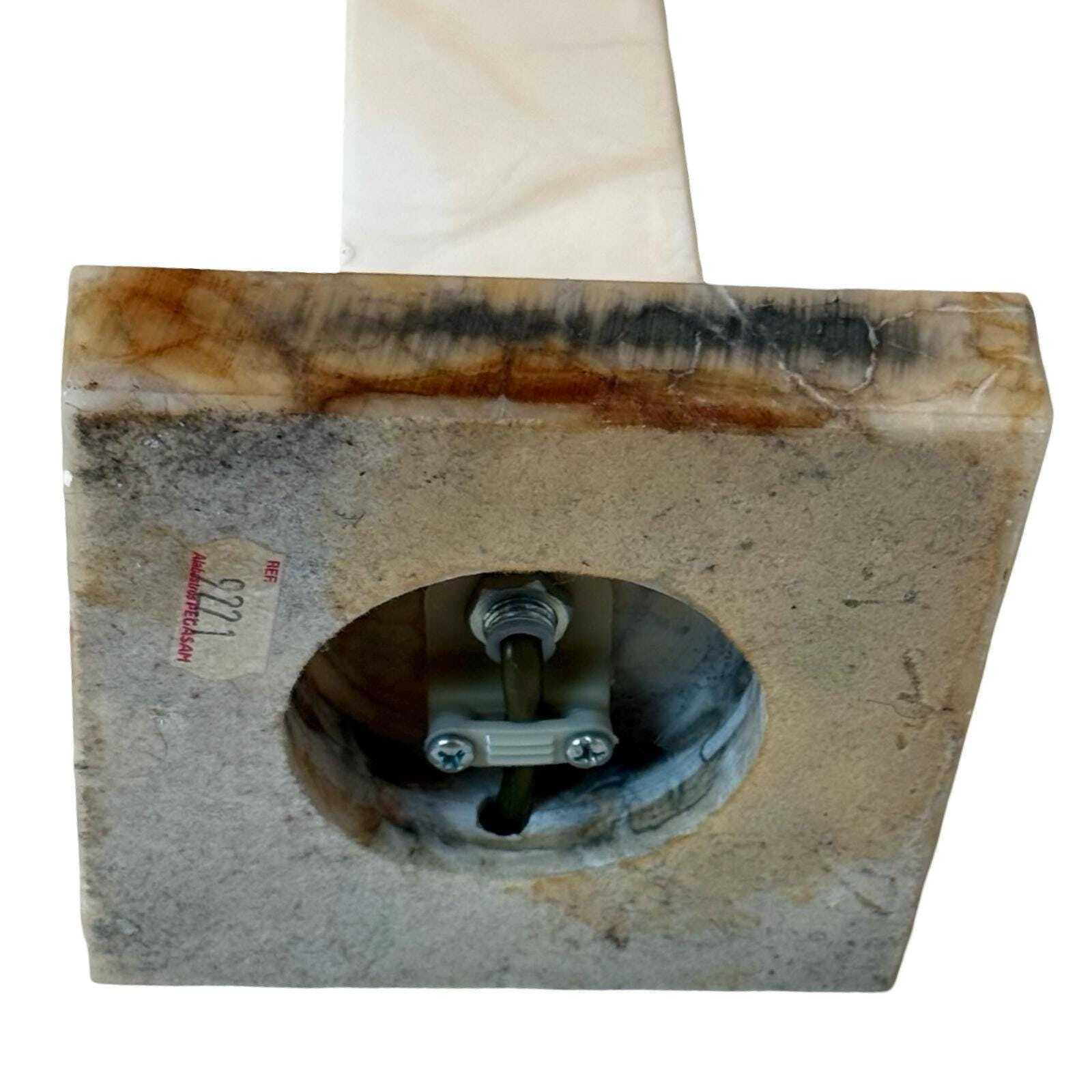 photo furniture Pegasam Spain   Alabaster Tafellamp   Brutalist Stijl