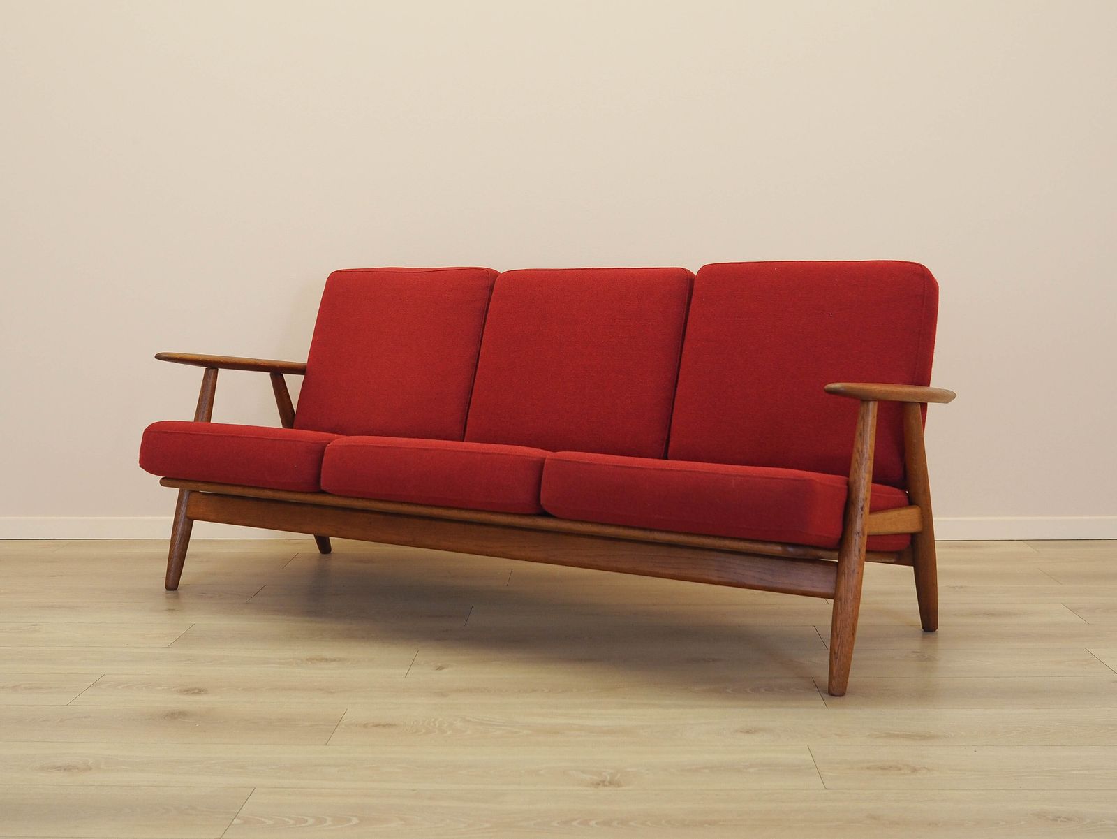 Rode bank Cigar, Deens design, jaren 1960, ontwerper: Hans J. Wegner, fabrikant: Getama photo furniture