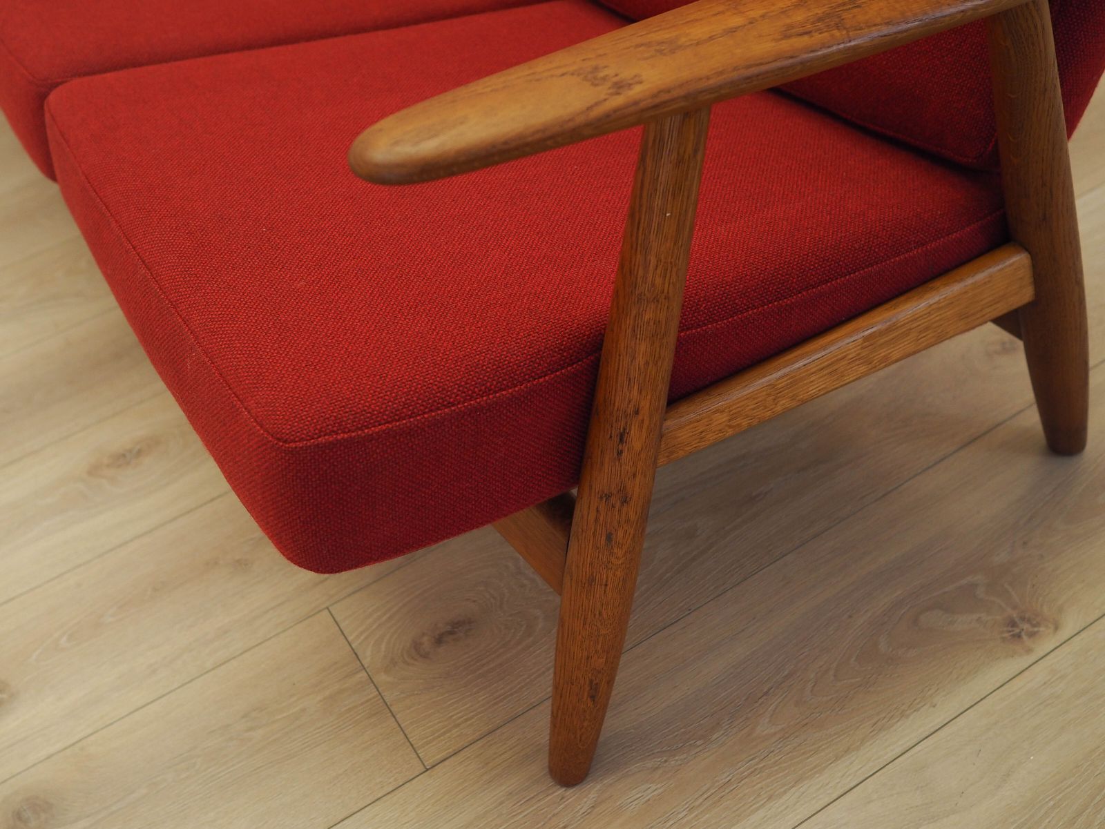 Red Sofa Cigar, Danish Design, 1960s, Designer: Hans J. Wegner, Manufacturer: Getama photo 4479.0