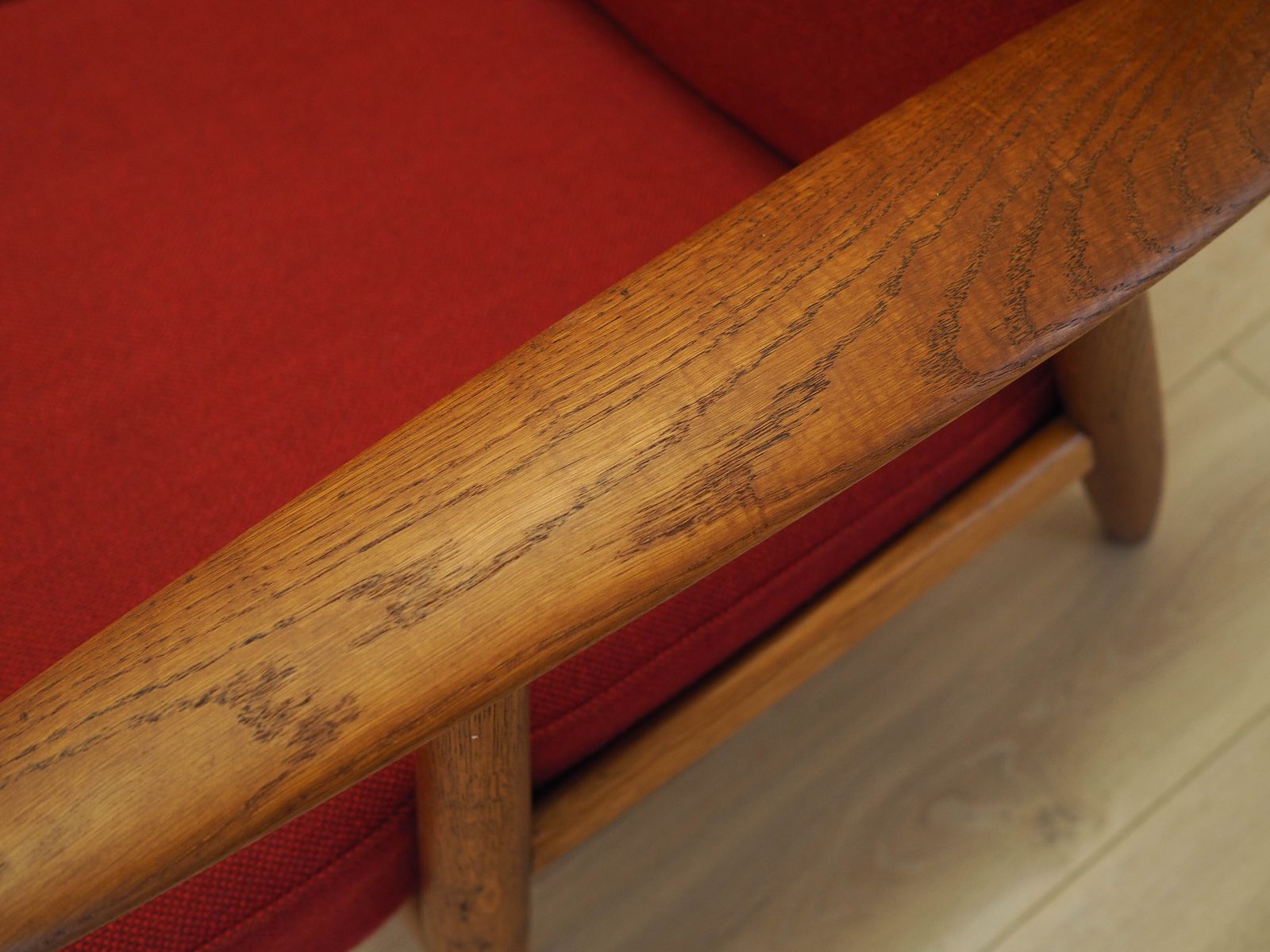 Rode bank Cigar, Deens design, jaren 1960, ontwerper: Hans J. Wegner, fabrikant: Getama photo buy
