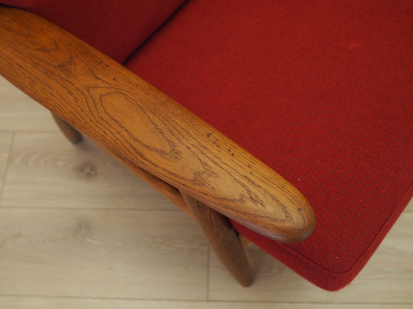 photo vinterior Rode bank Cigar, Deens design, jaren 1960, ontwerper: Hans J. Wegner, fabrikant: Getama