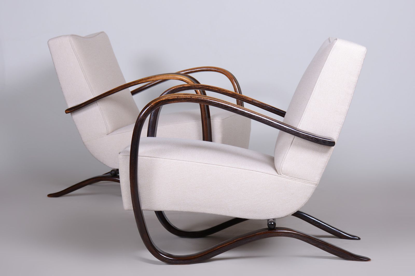 photo furniture Pair Of Art Deco Beech Armchairs H 269 From Czechoslovakia By Jindrich Halabala
