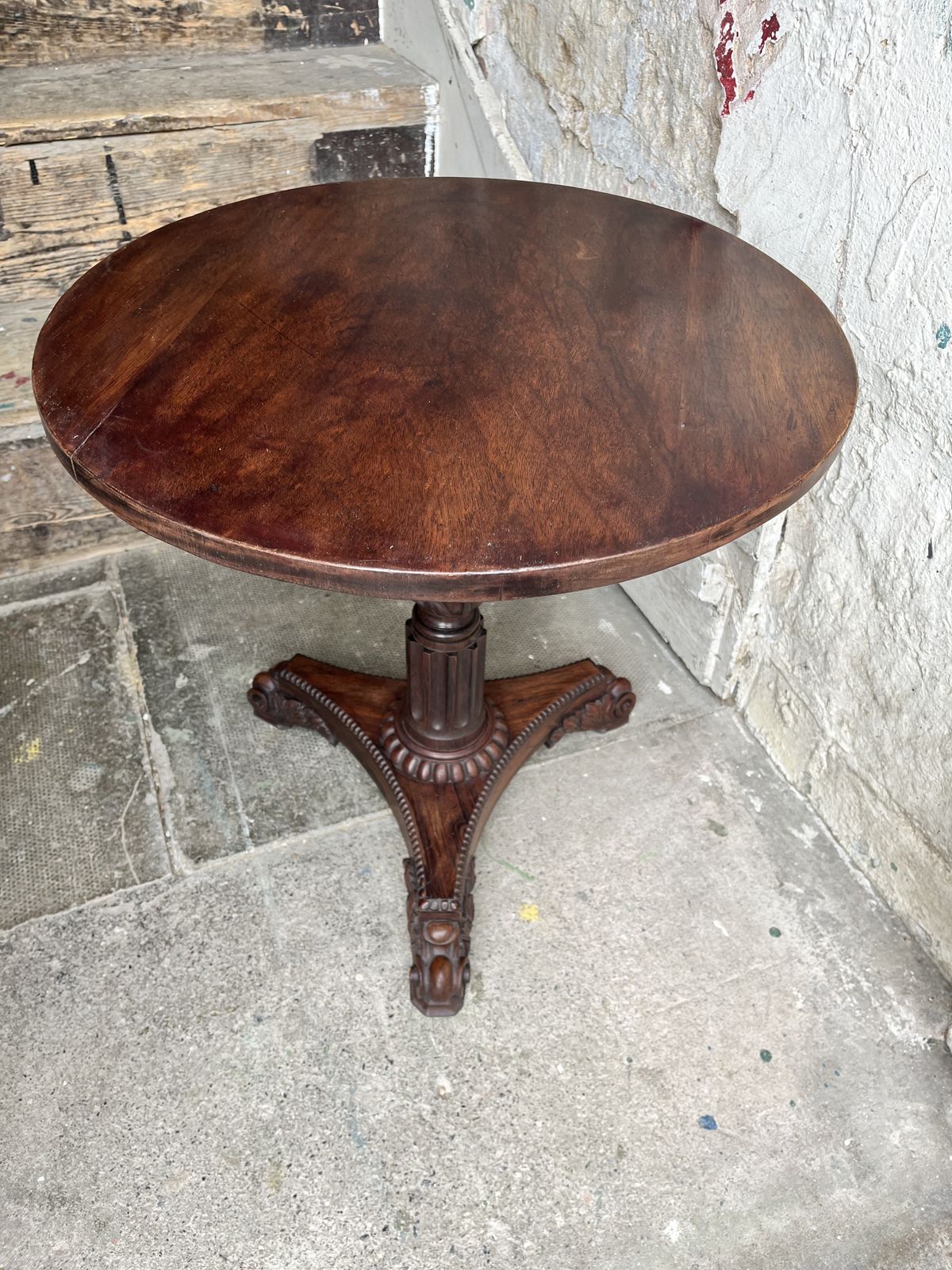 An Exceptional Quality Early Victorian Mahogany And Rosewood Circular Occasional Wine Table With Carved Legs photo buy