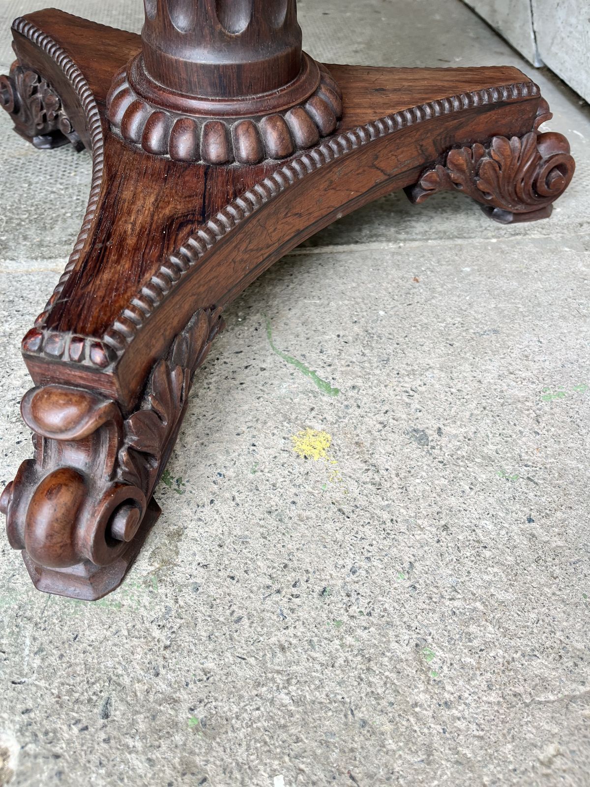 An Exceptional Quality Early Victorian Mahogany And Rosewood Circular Occasional Wine Table With Carved Legs photo vintage