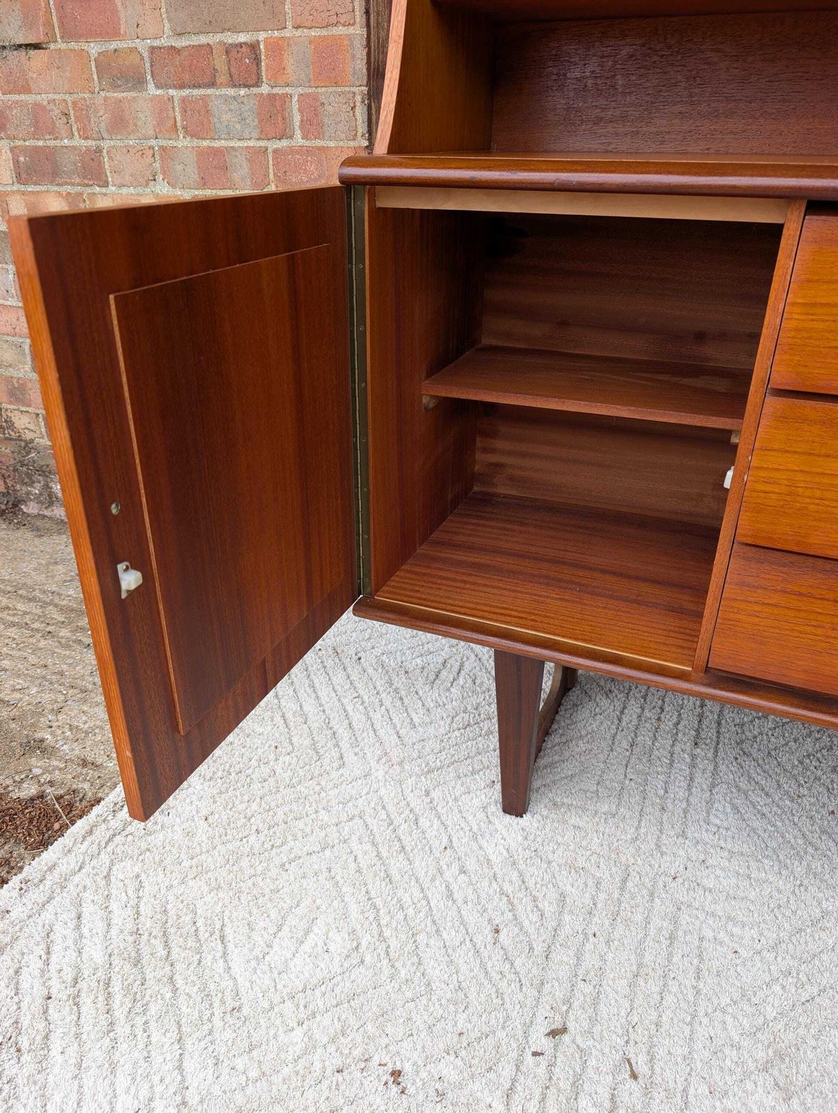 photo vinterior Mid Century Retro 1970's Teak Louvred Highboard/Cabinet