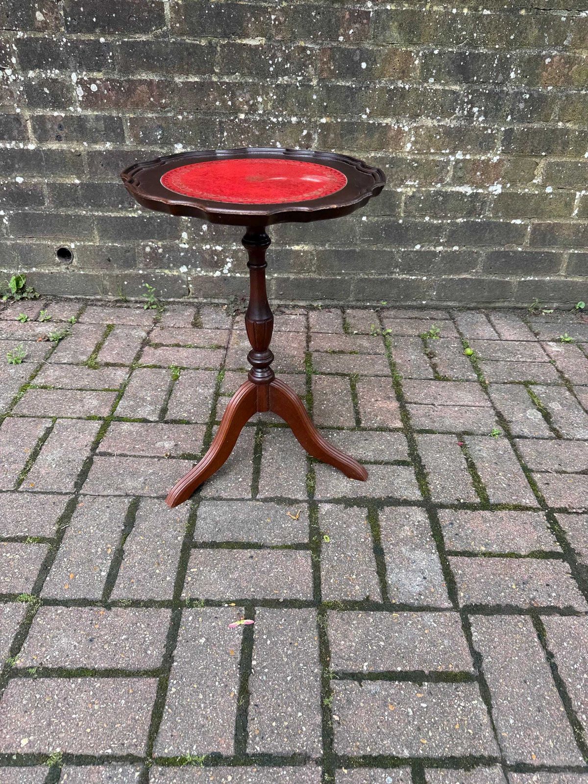 photo furniture Vintage Wine Table Antique Style Occasional Table Red Leatherette Top