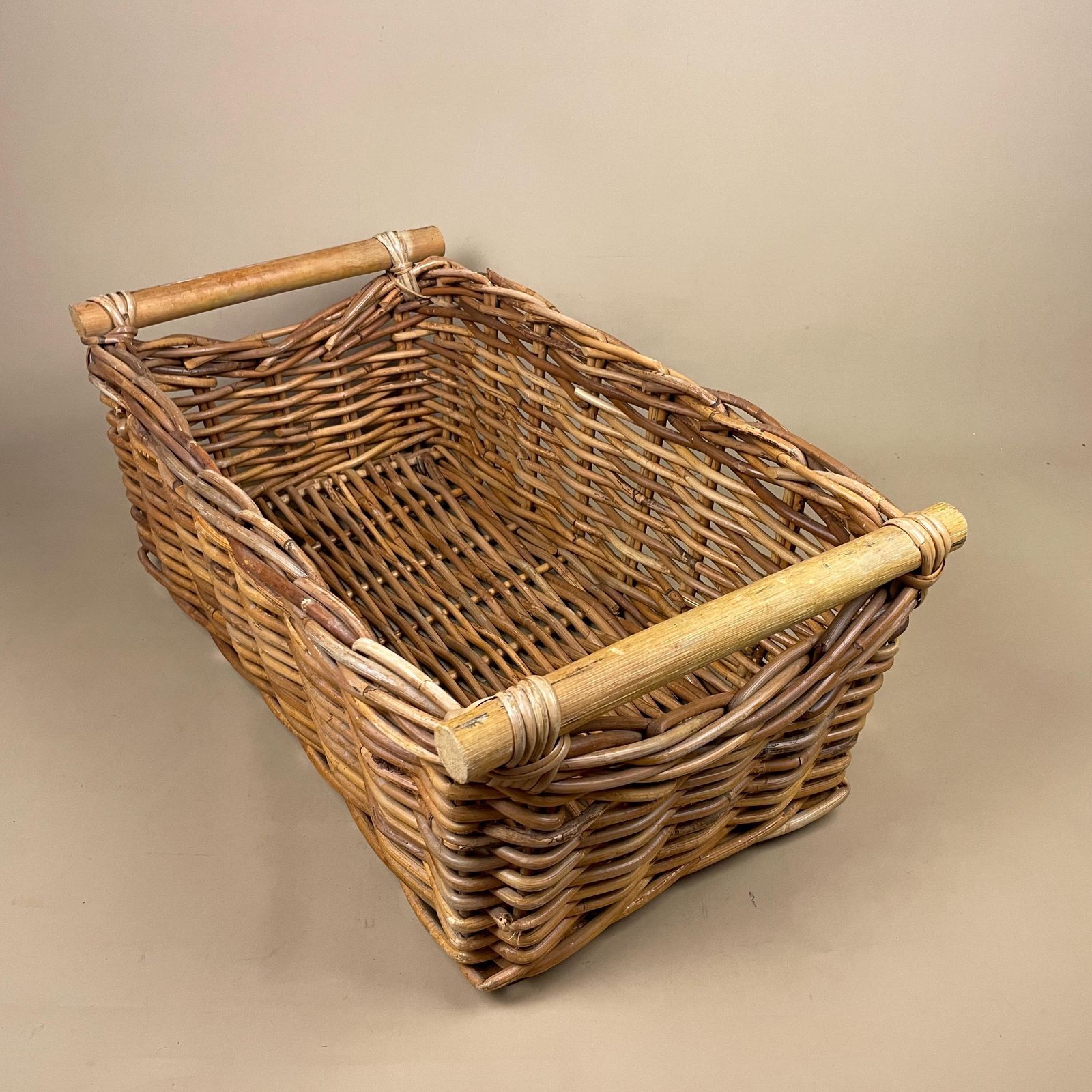Rectangle Basket Woven Wicker Vintage Log Storage Wood Bar Ends Handles Wooden Cottage Farmhouse Brown Antique photo 59.0