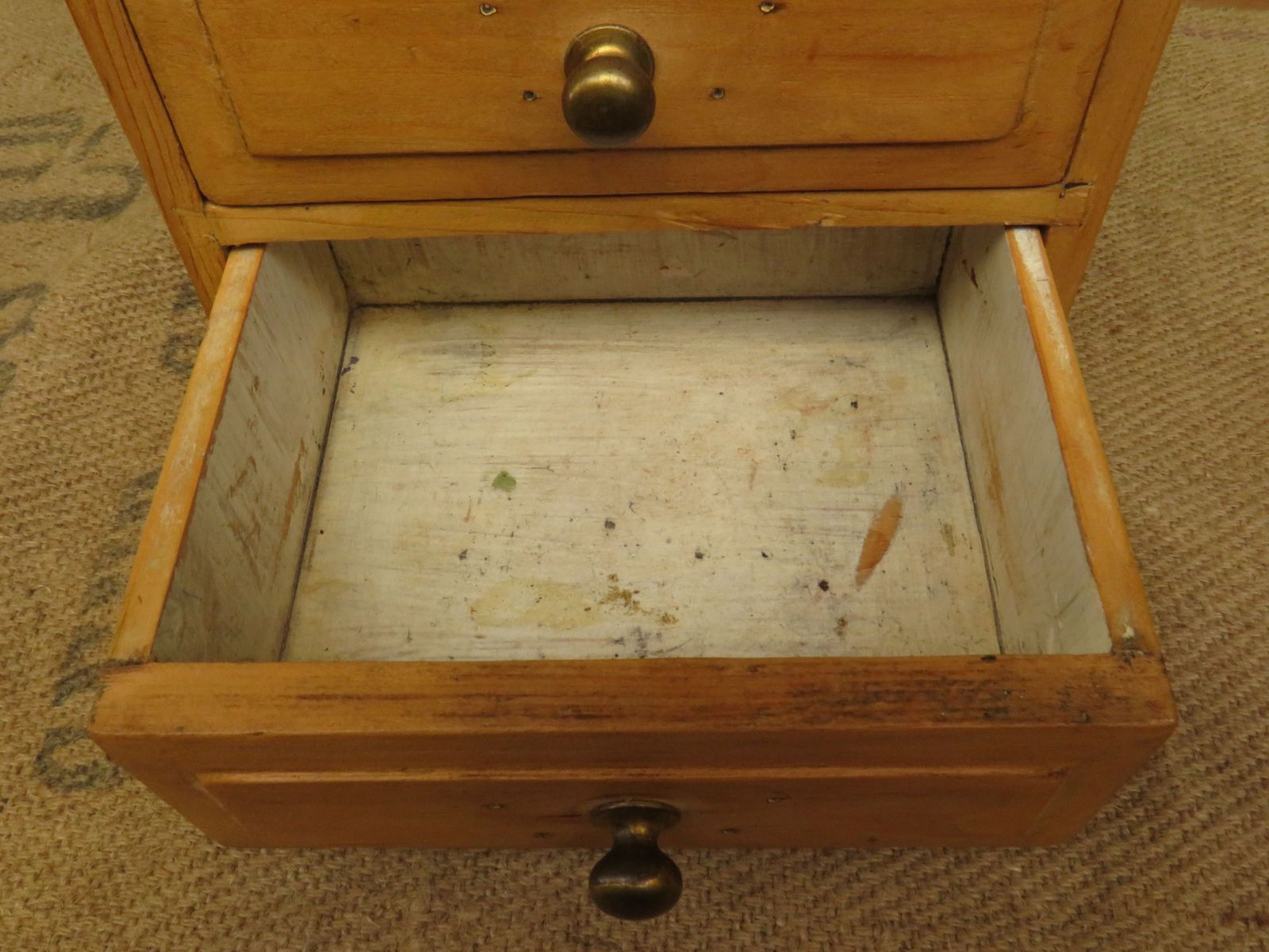 Table Top Pine Keepsake Chest, 1800s photo vinterior