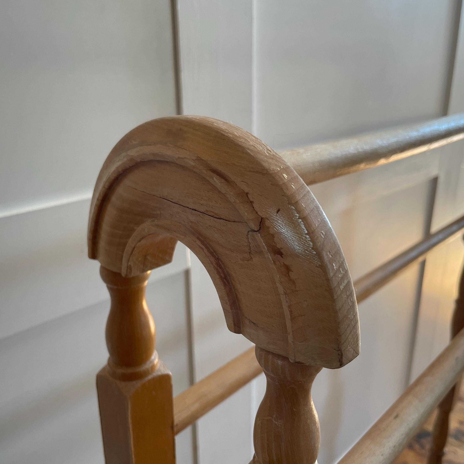 photo furniture Victorian Pine Towel Rail Freestanding Wooden Blanket Bathroom Antique Style Stand Bathroom Holder Rack Cottage Mud Room Freestanding