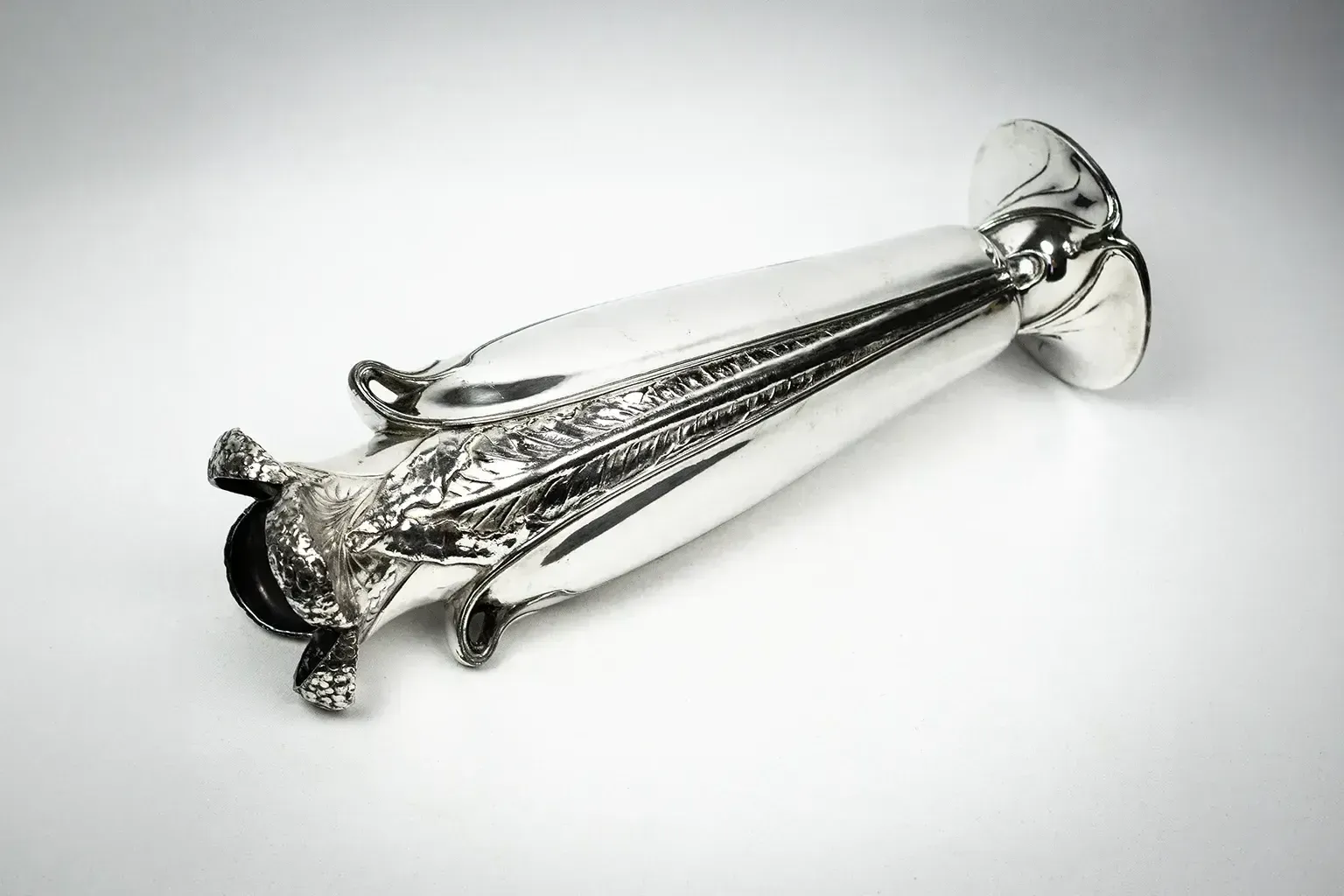Verzilverd metalen umbelle-vaas — Art Nouveau Gallia-collectie, Christofle, 1904 photo buy