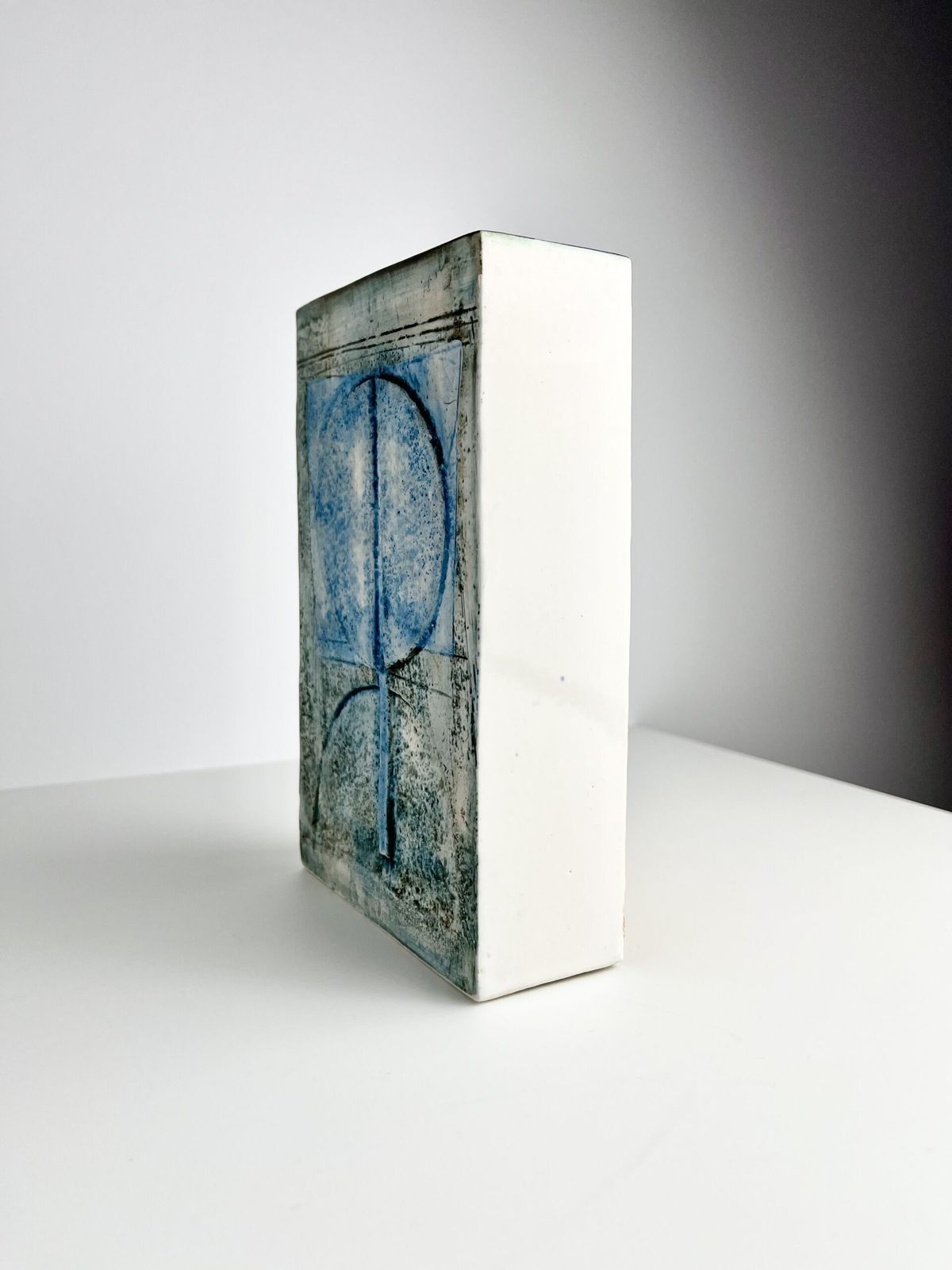 Anne Lewis For Troika Double Sided Slab Vase British 1960s photo vinterior