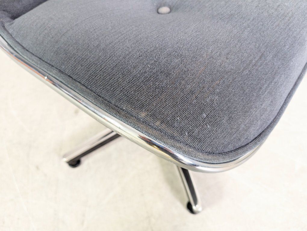 photo for sale Set Of 2 Charles Pollock Executive Chair Knoll International