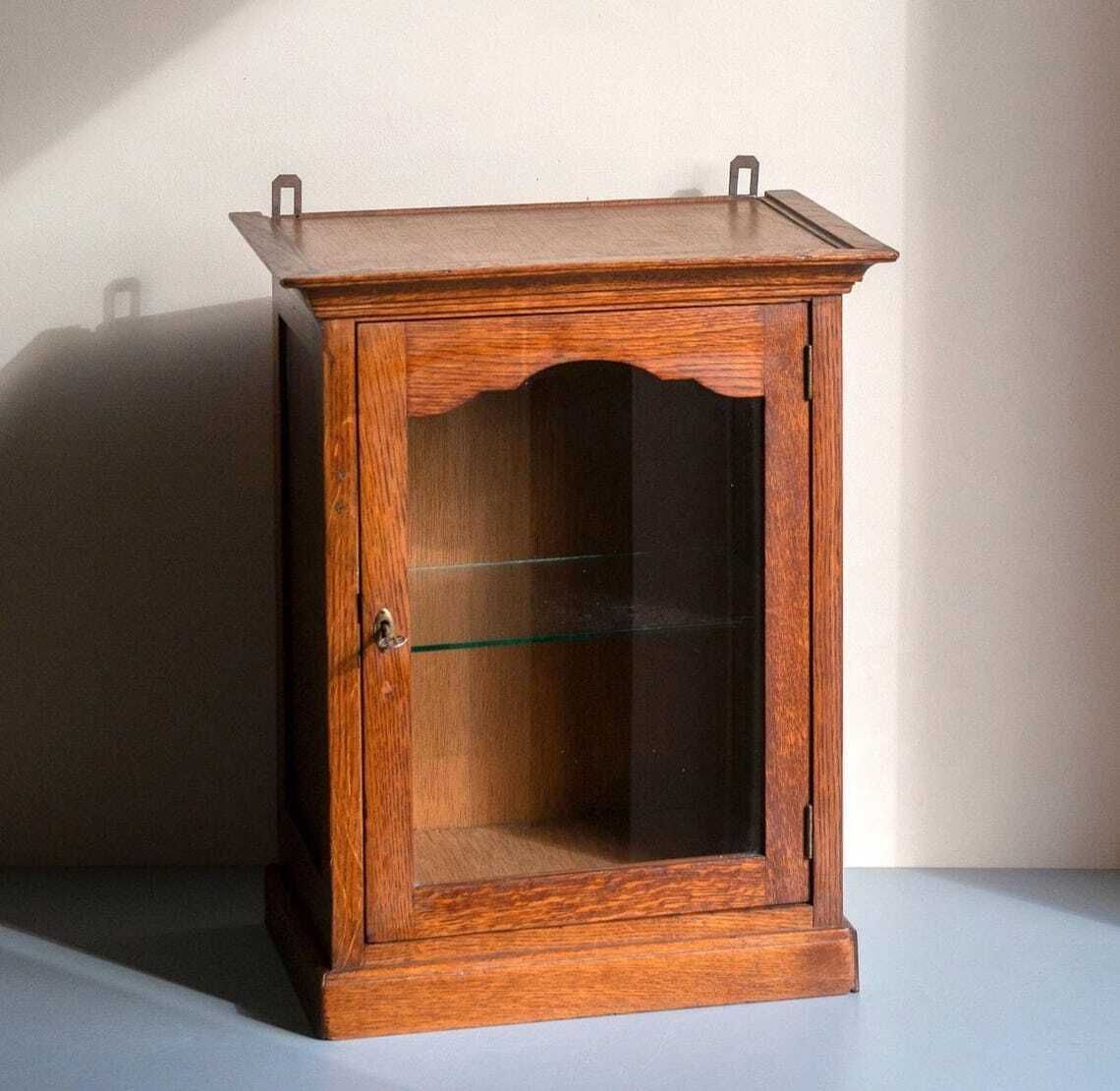 Antieke Eiken Wandkast – Glazen Deur Met Slot – Arts And Crafts Vitrinekast Voor Badkamer Of Display