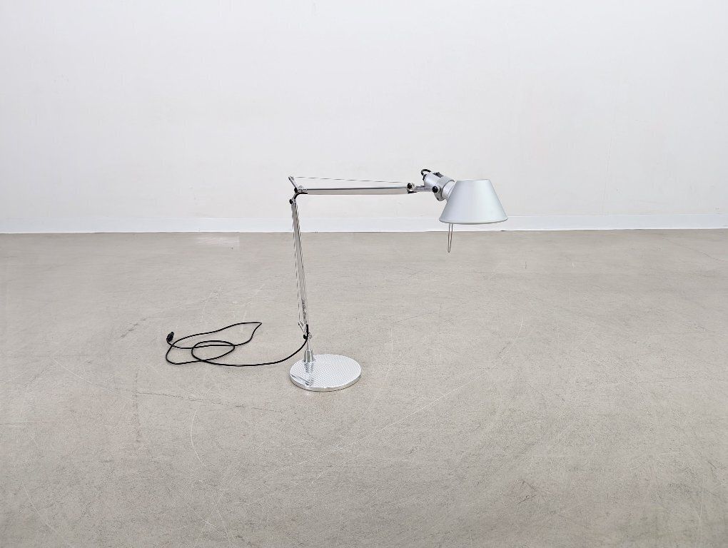 Lampe de table Artemide Tolomeo, classique du design - lot de 10 photo Luminaires