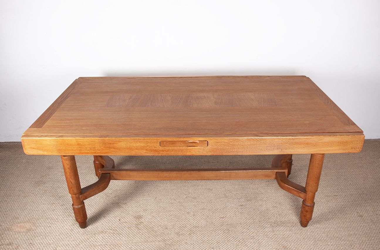 photo for sale Grande table à manger extensible, 320 cm, en chêne, par Guillerme et Chambron pour Votre Maison, 1960.