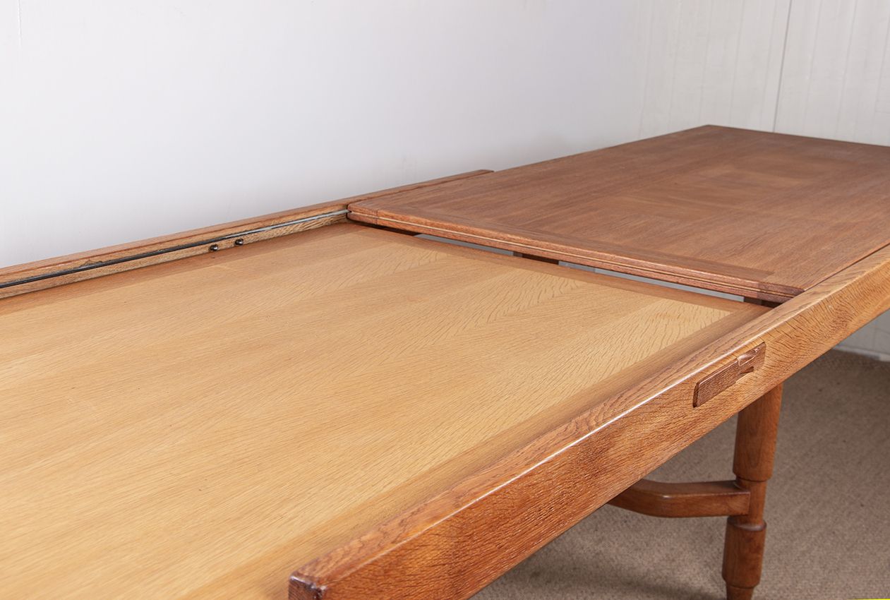 photo vintage Grande table à manger extensible, 320 cm, en chêne, par Guillerme et Chambron pour Votre Maison, 1960.