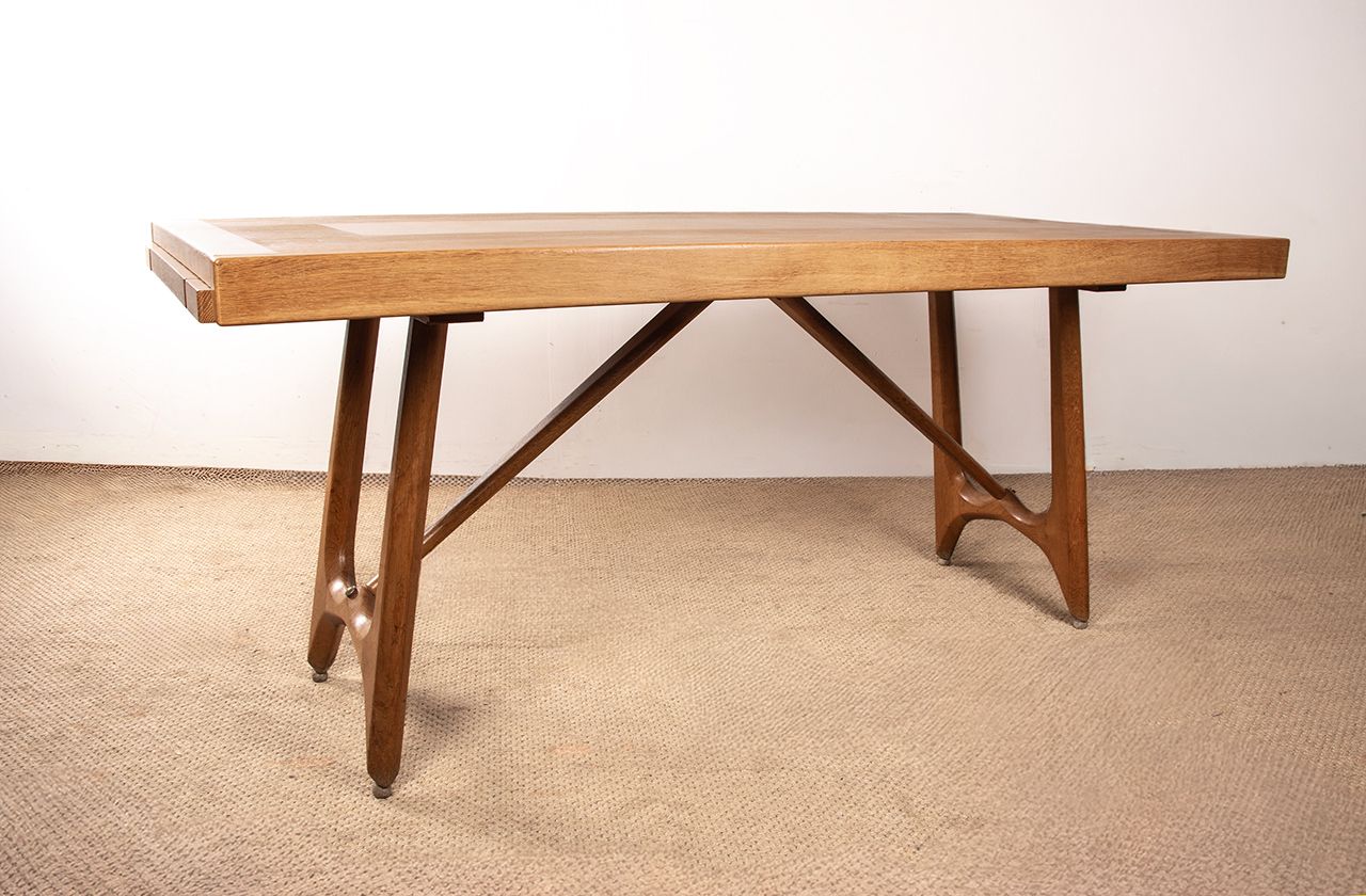 Mobilier Grande table à manger extensible en chêne, par Guillerme et Chambron pour Votre Maison, 1960. photo