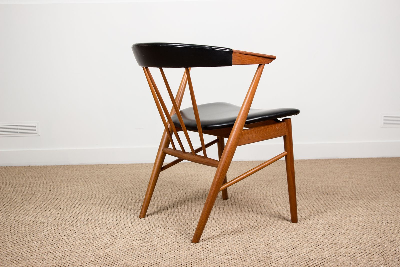 Fauteuils danois en teck et skaï Sibast, par Helge Sibast pour Sibast, 1955. photo vinterior
