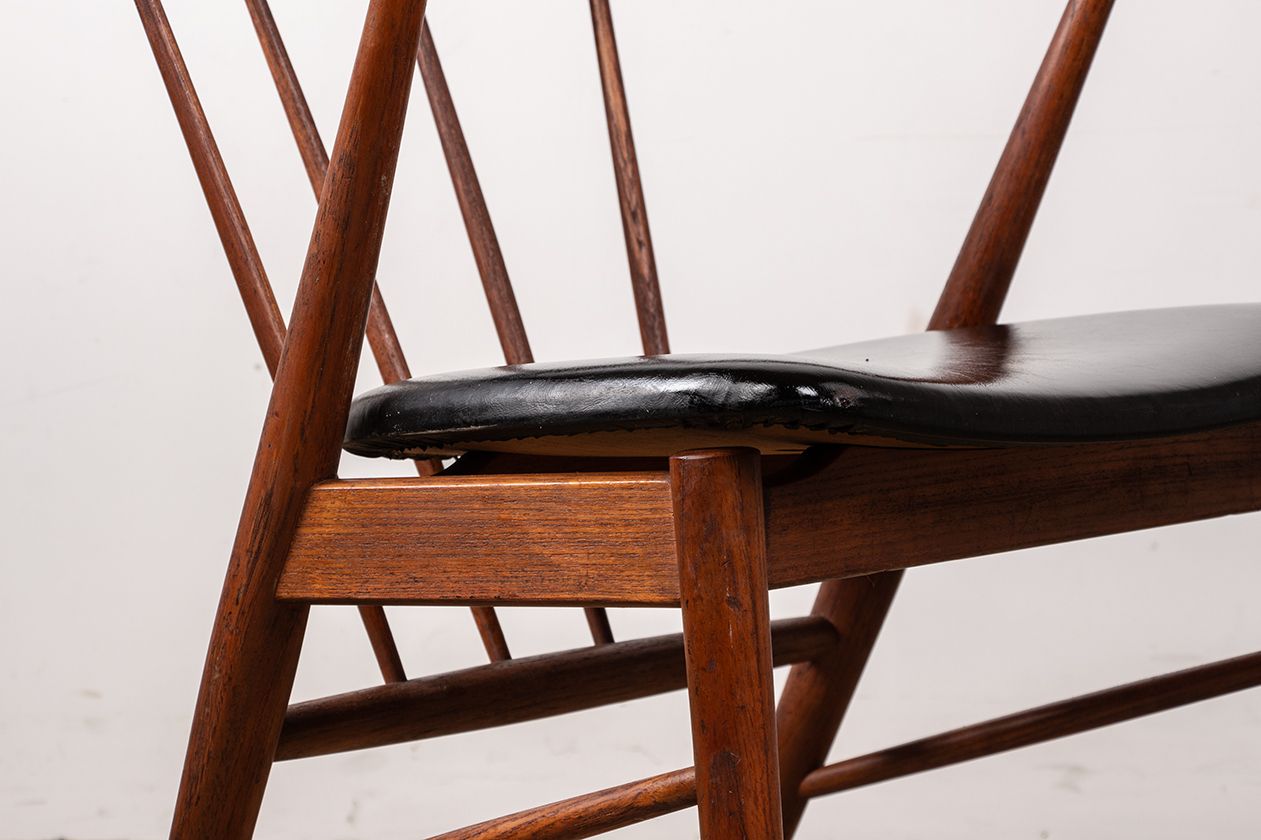 photo vinterior Fauteuils danois en teck et skaï Sibast, par Helge Sibast pour Sibast, 1955.
