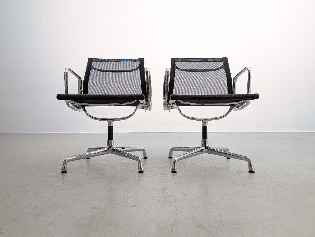 Set van 2 Vitra EA108 bureaustoelen, Charles Ray Eames mesh-ontwerp photo for sale