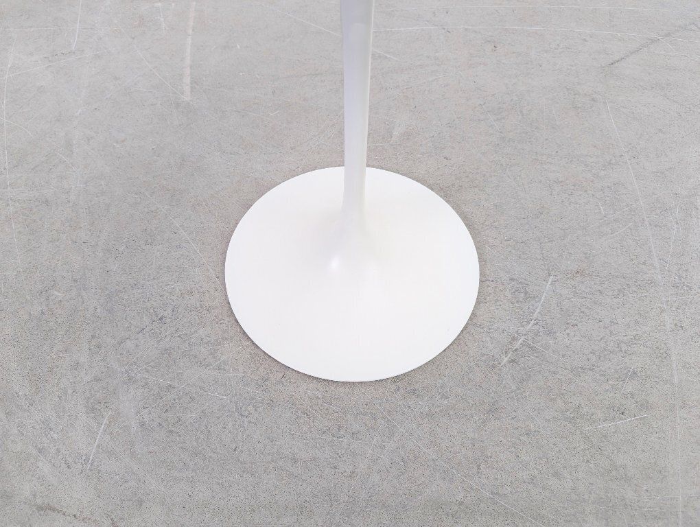photo furniture Knoll International Coffee Table Eero Saarinen Coffee Table Tulip