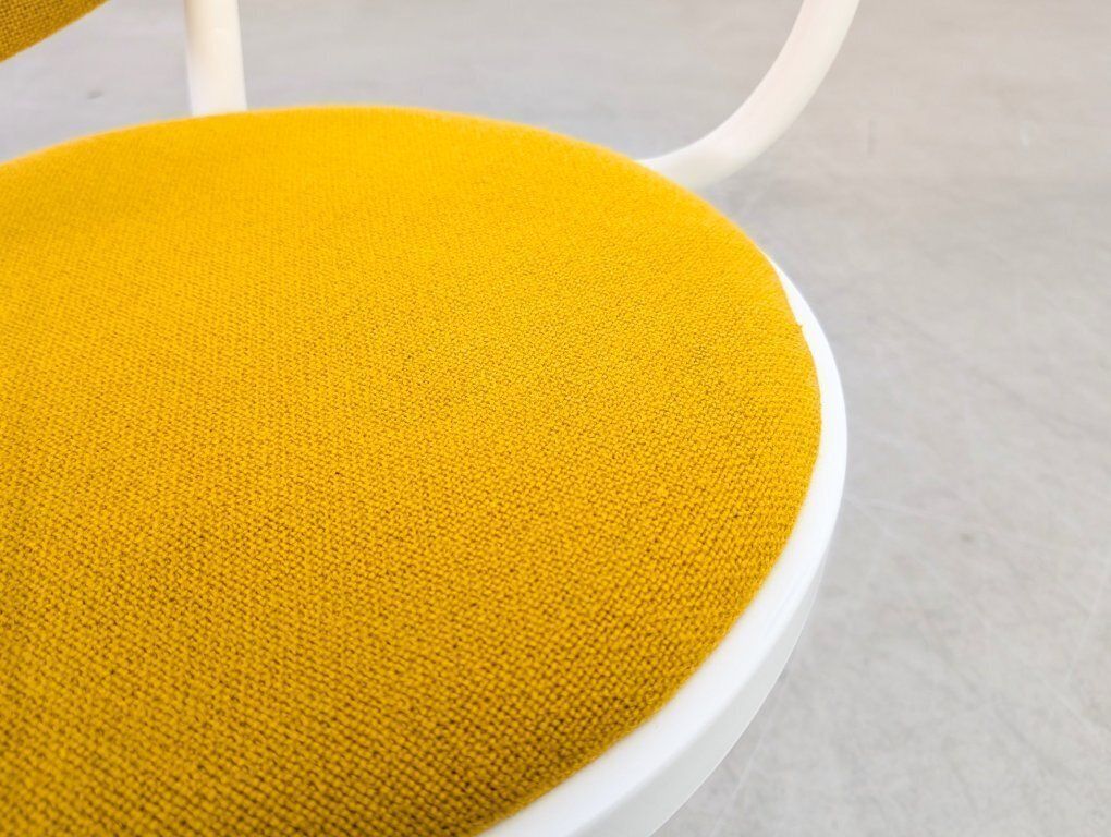 4680.0 Lot de 7 chaises Thonet 210 P en bois courbé, jaunes, années 1960, design classique photo