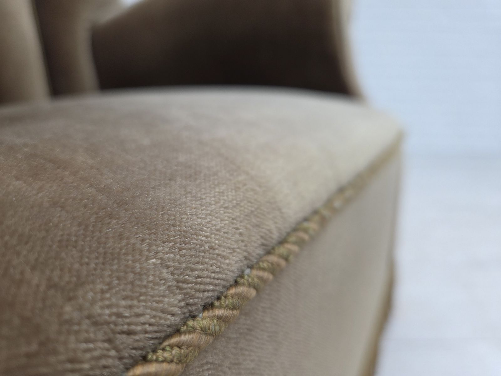 Jaren 1960, Deense Relax Fauteuil, Donkergroen Meubelvelours, Essenhout. photo buy