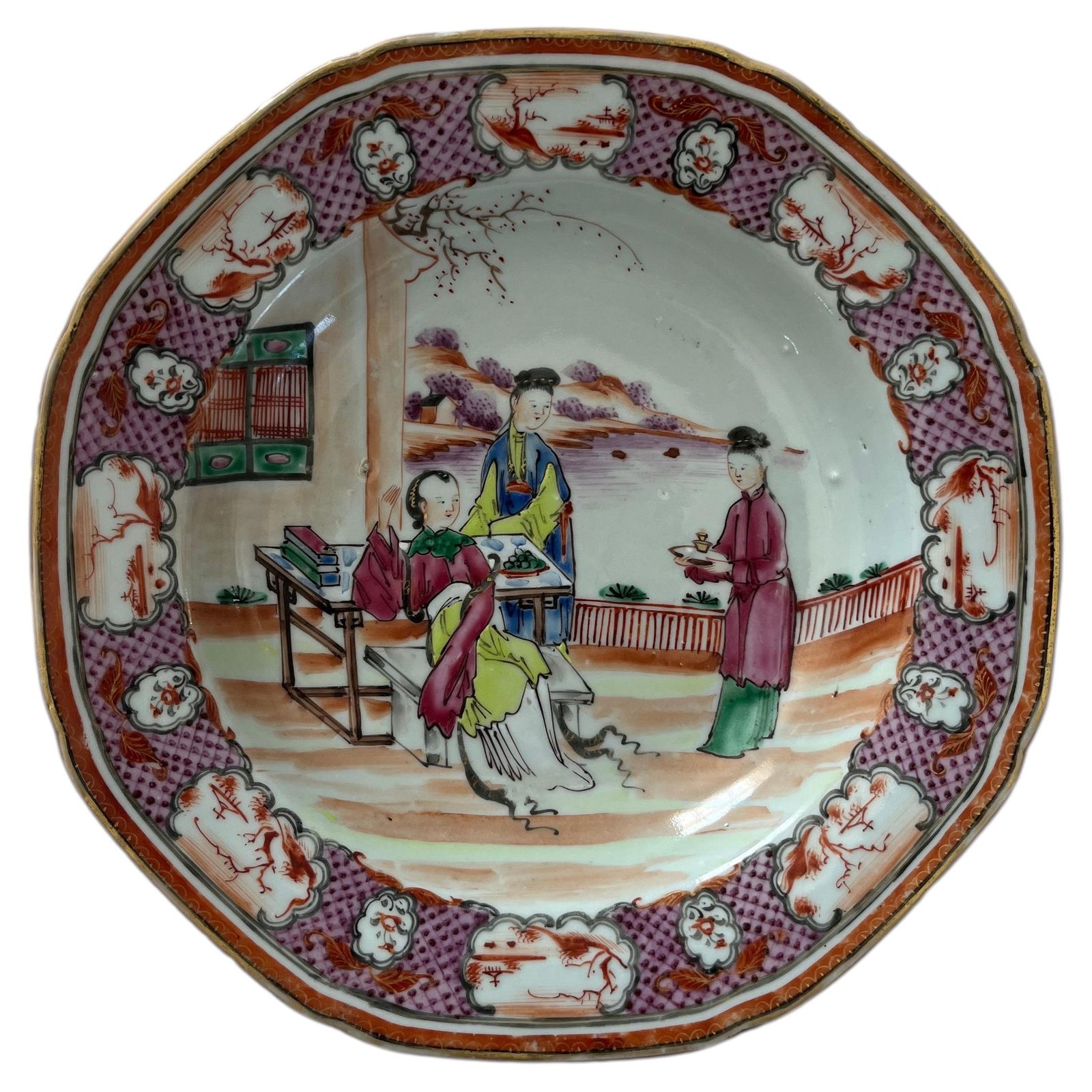 Chinees Octagonaal Famille Rose Porselein, Diep Bord of Kom, Qianlong Periode