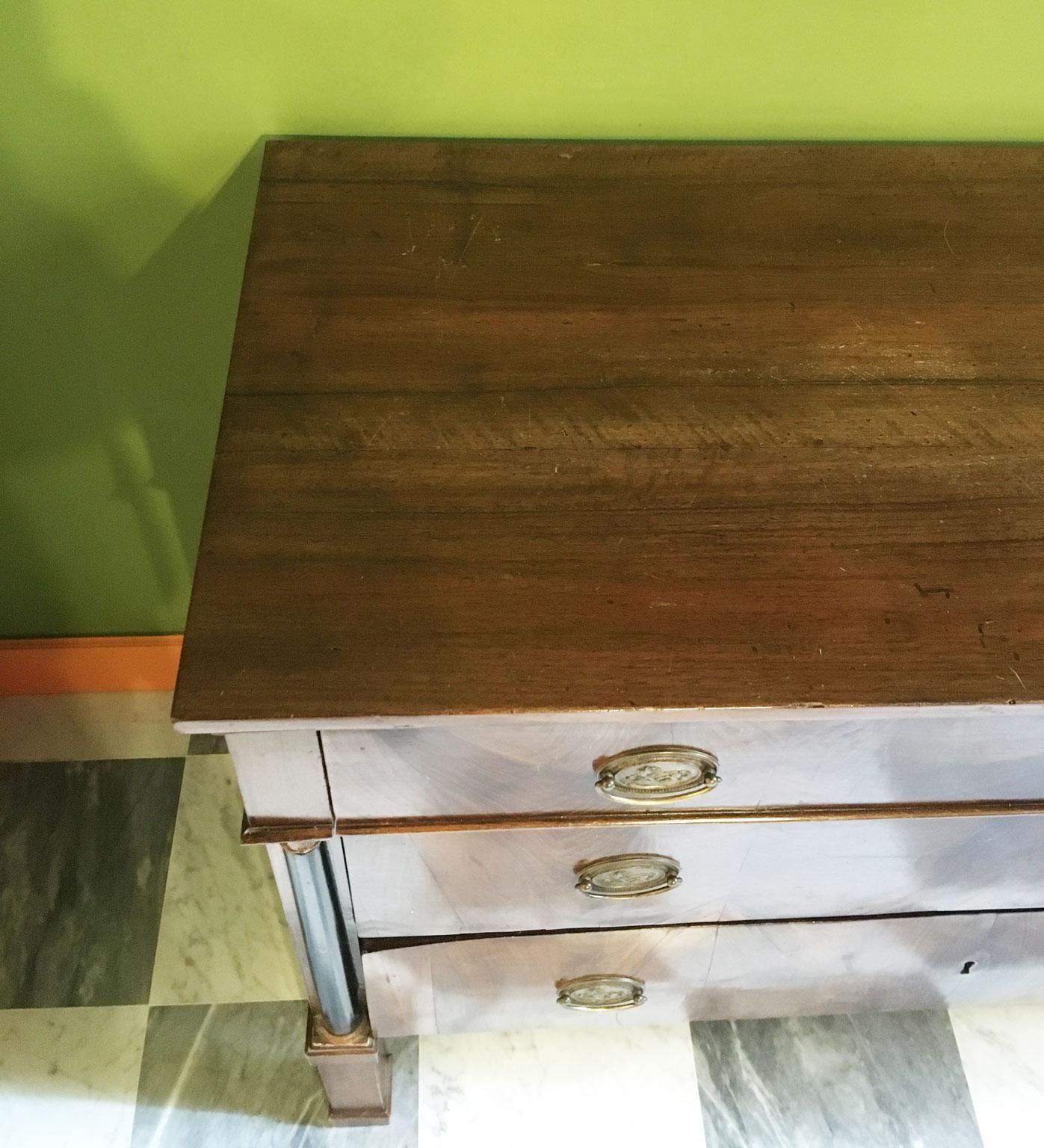 Commode Empire en noyer avec poignées en bronze, Italie, XVIIIe siècle photo vintage