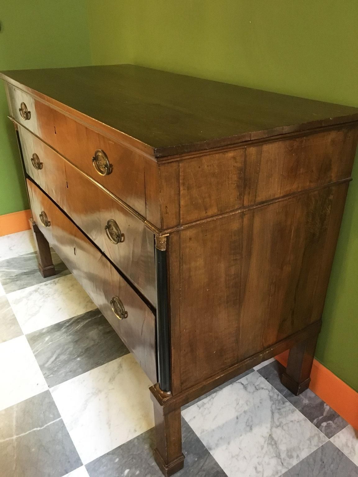 photo buy Commode Empire en noyer avec poignées en bronze, Italie, XVIIIe siècle