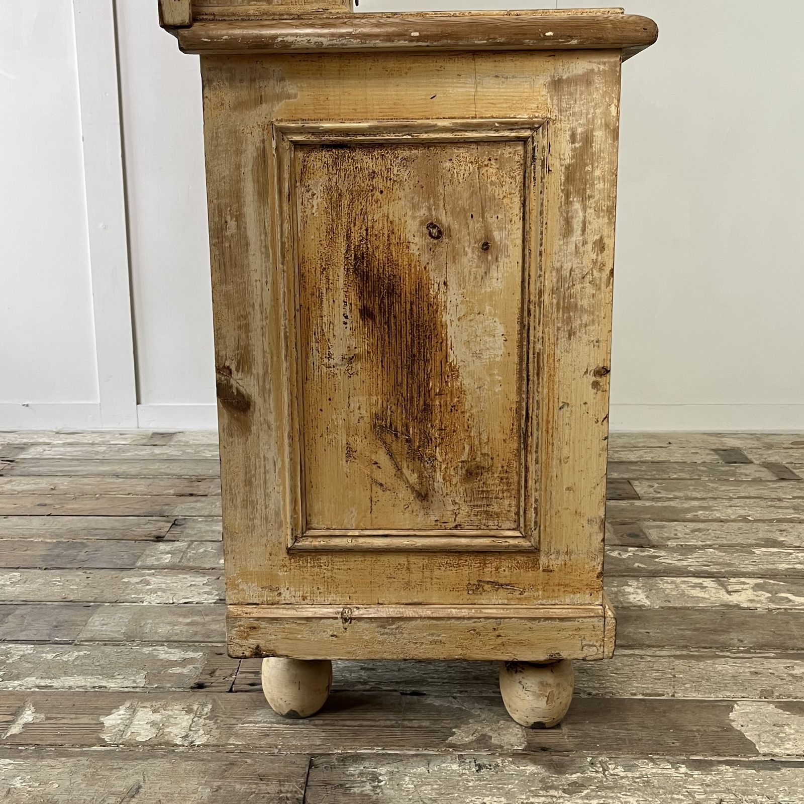 1785.0 Antique Painted Pine Kitchen Dresser photo