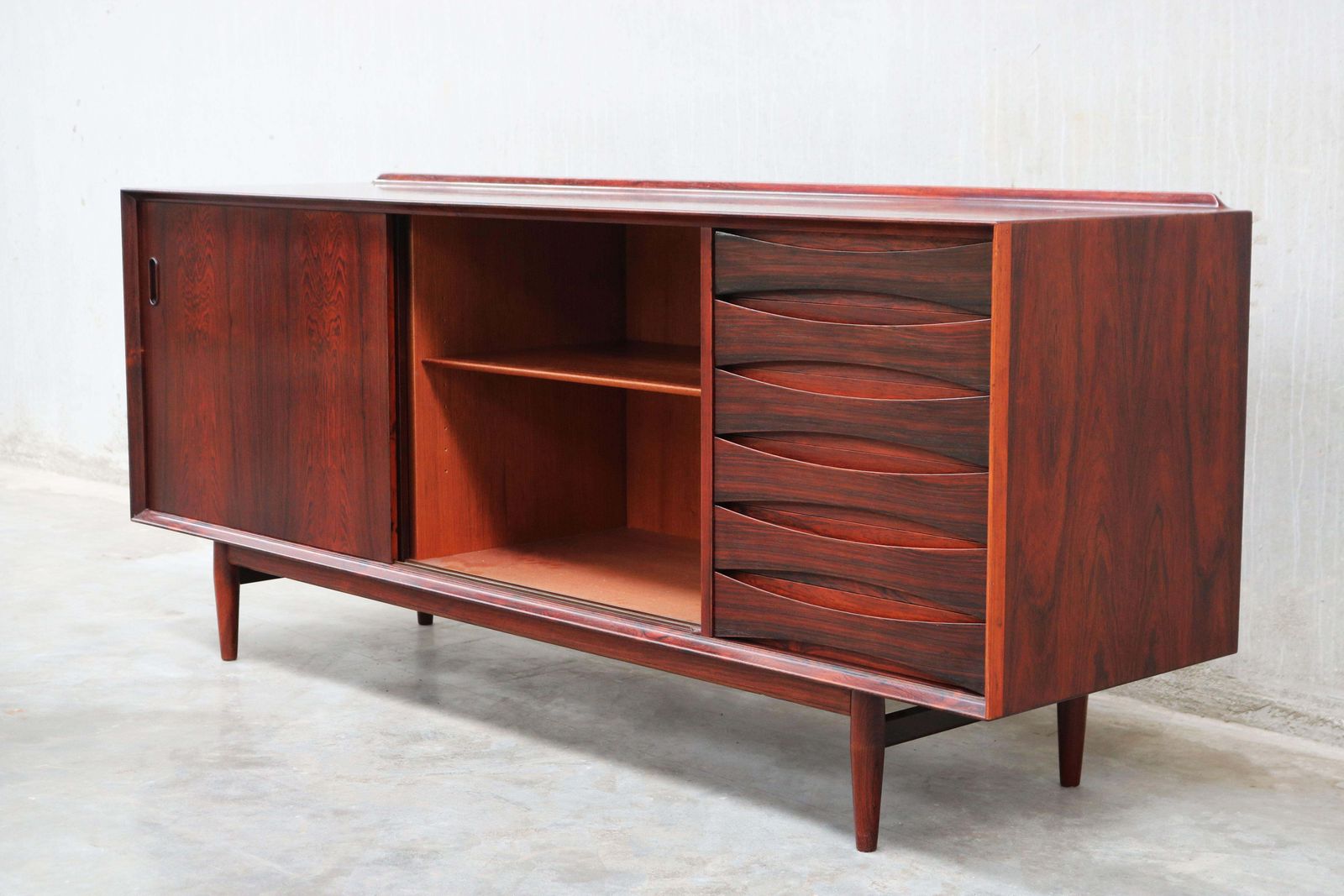 photo furniture Rare Danish Design Model: Os29 Sideboard By Arne Vodder For Sibast Rosewood 1950