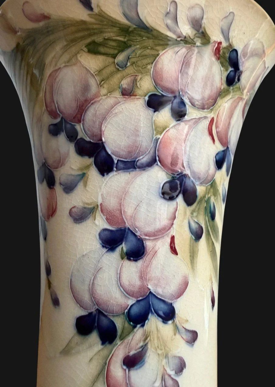 William Moorcroft Wisteria Vase photo Woonaccessoires