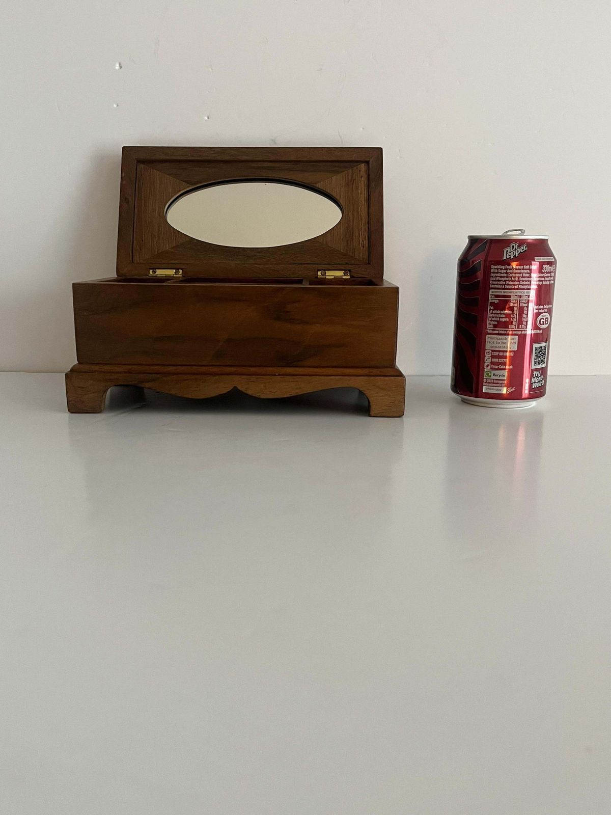photo vinterior Art Deco Jewelry Box With Marquetry Top And Oval Mirror, Circa 1925