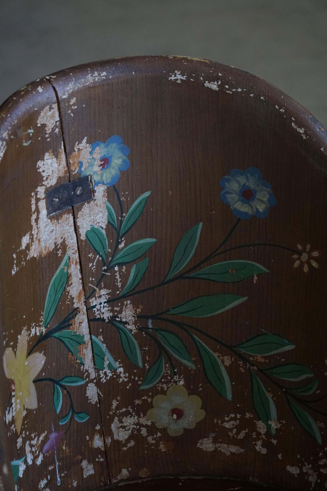 photo vintage Pair Of Swedish Folk Art Stump Chairs, Painted Floral Motifs, Late 19th Century
