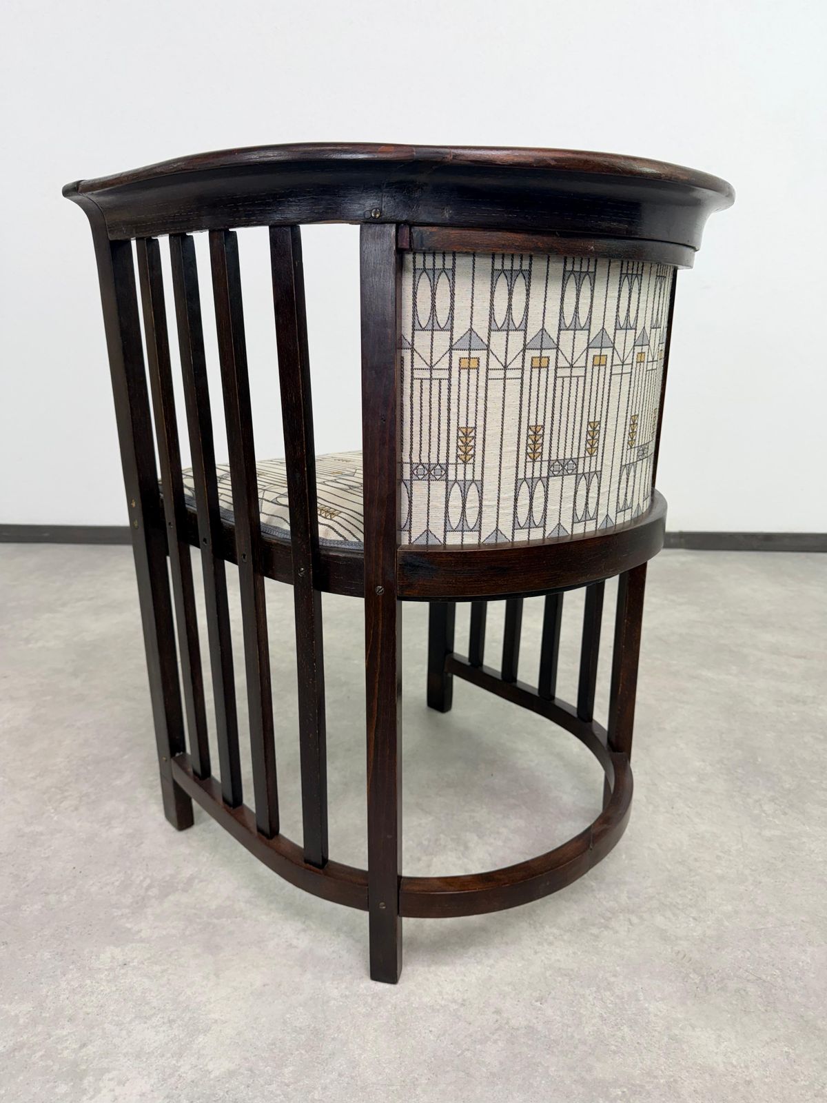 Fledermaus Secession Armchair No.423 By Josef Hoffmann photo Furniture