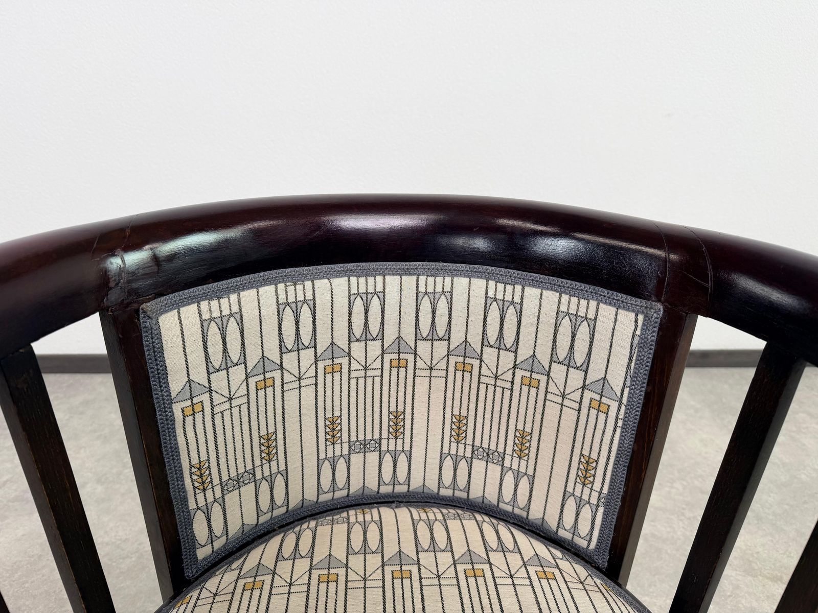 photo vintage Fledermaus Secession Armchair No.423 By Josef Hoffmann