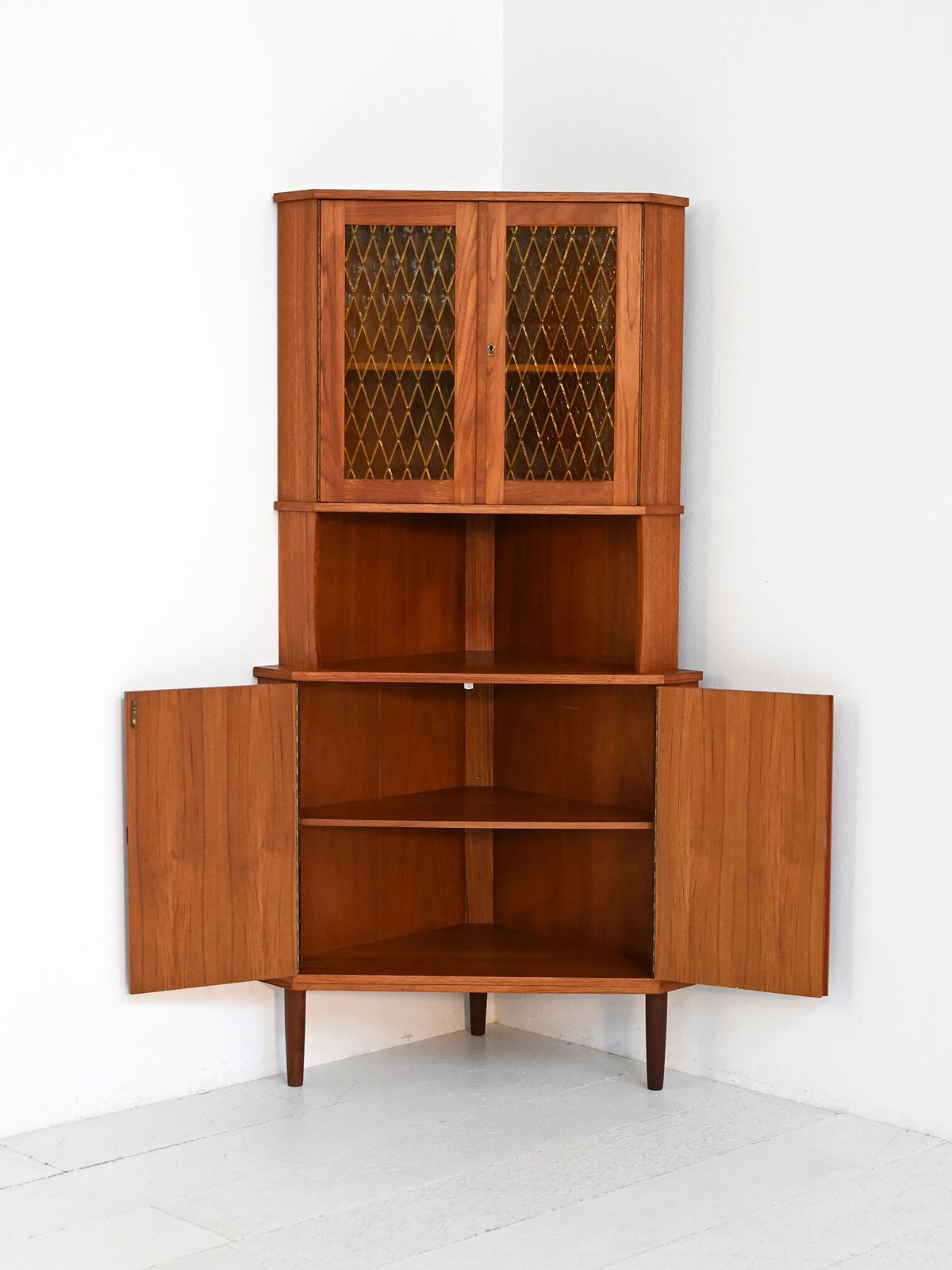 Mid-Century teakhouten hoekenkast, ca. jaren 1950 photo 1510.0