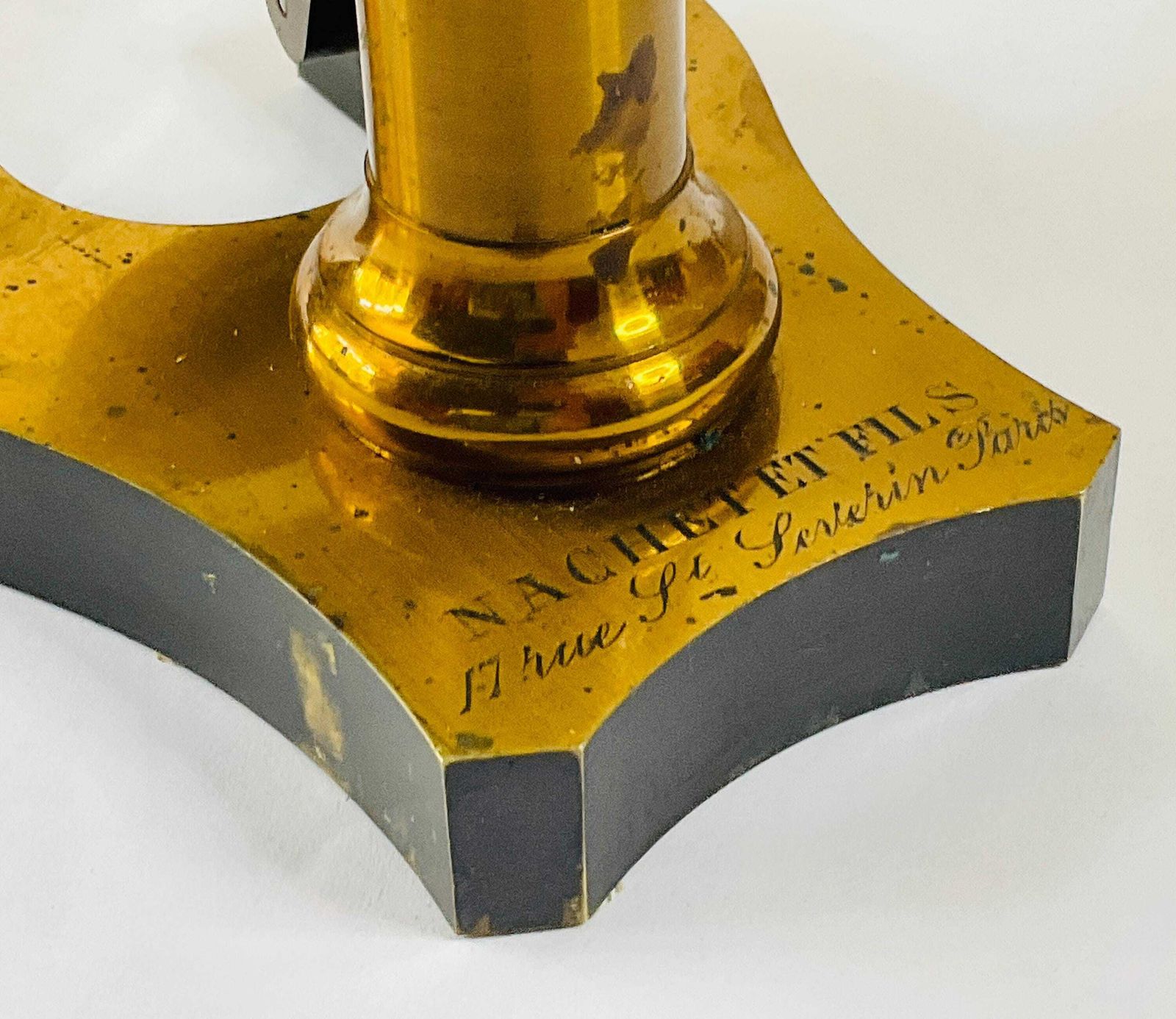 photo for sale Antiek messing microscoop van Nachet Et Fils, compleet met accessoires en mahonieholten koffer, ca. 1865.