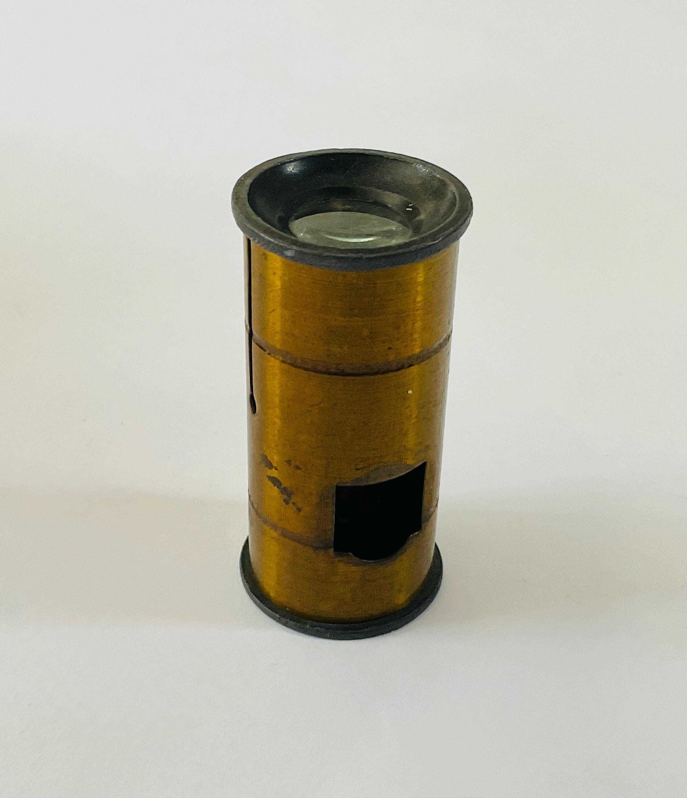 Woonaccessoires Antiek messing microscoop van Nachet Et Fils, compleet met accessoires en mahonieholten koffer, ca. 1865. photo