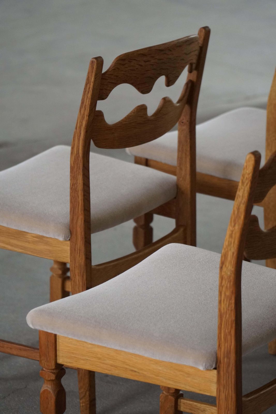 Set Of 8 Henning Kjærnulf Razorblade Dining Chairs In Oak And Mohair 1960s photo vintage