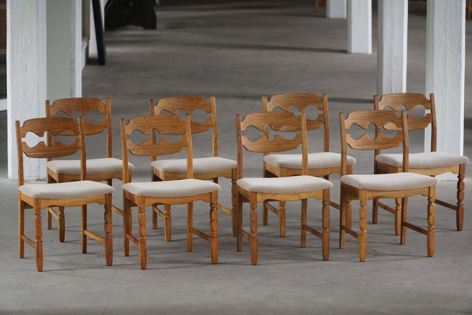 photo vinterior Set Of 8 Henning Kjærnulf Razorblade Dining Chairs In Oak And Mohair 1960s