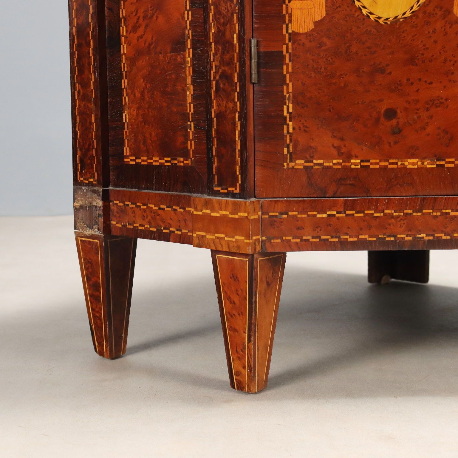 photo furniture Hoekkaст Neoklassieke Stijl Bois De Violette XIX Eeuw