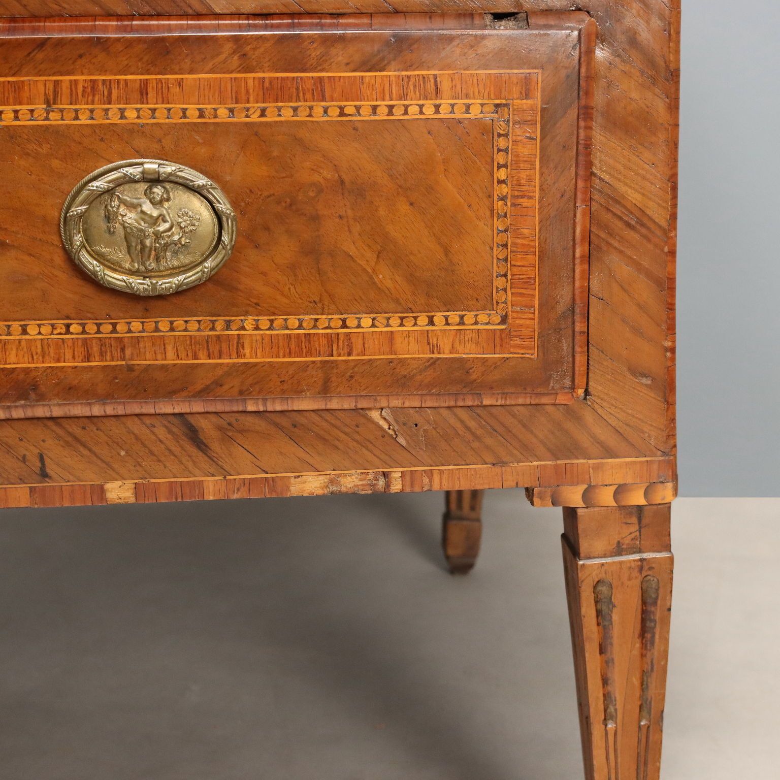 photo furniture Ladekast Neoclassicistische Stijl Walnoot 18e Eeuw